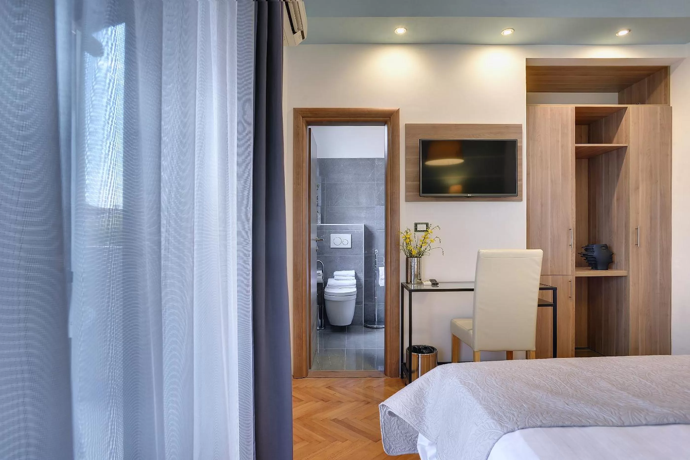 Bed in Villa B&B Marina & Parking Free