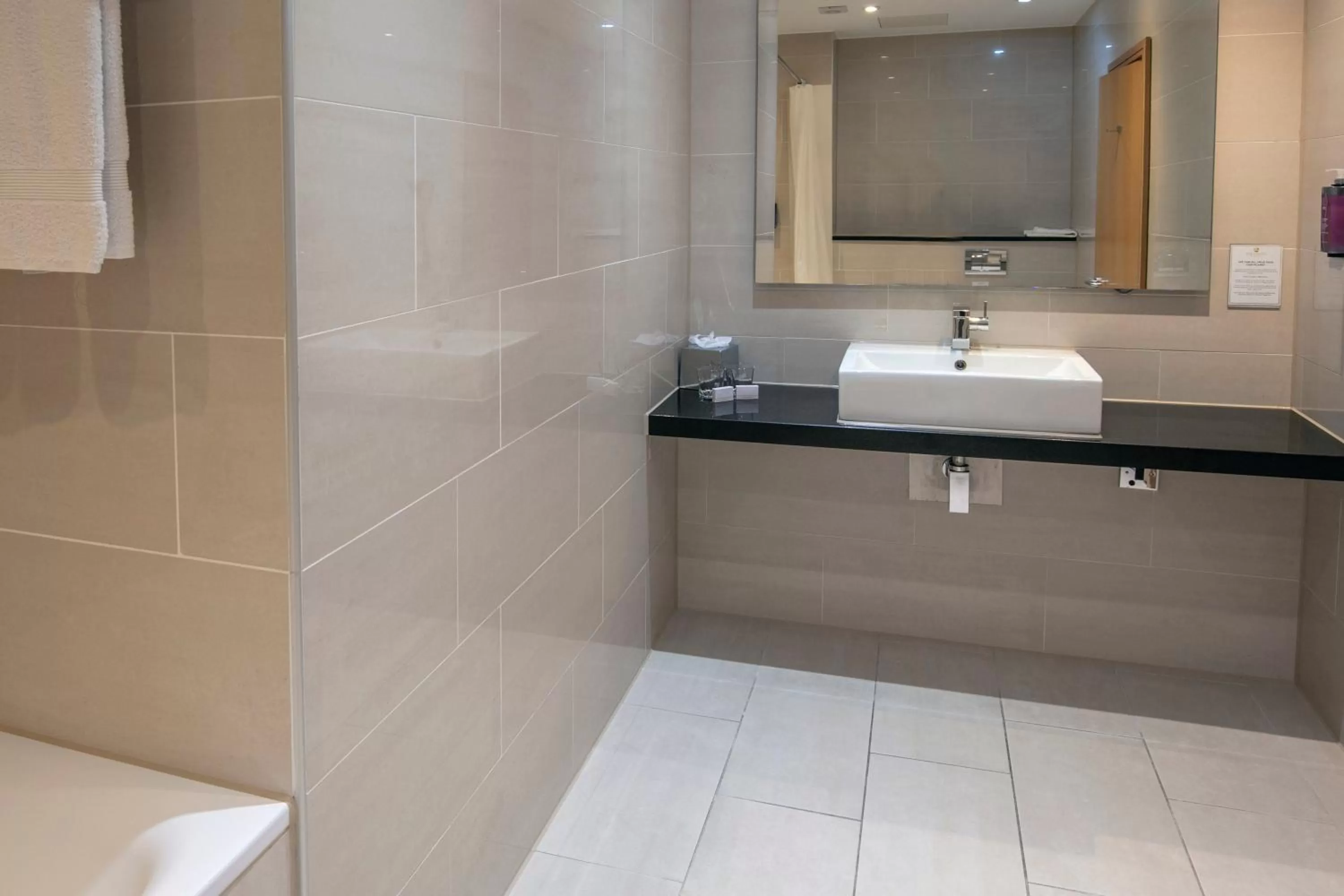 Bathroom in The Crown London, WorldHotels Distinctive