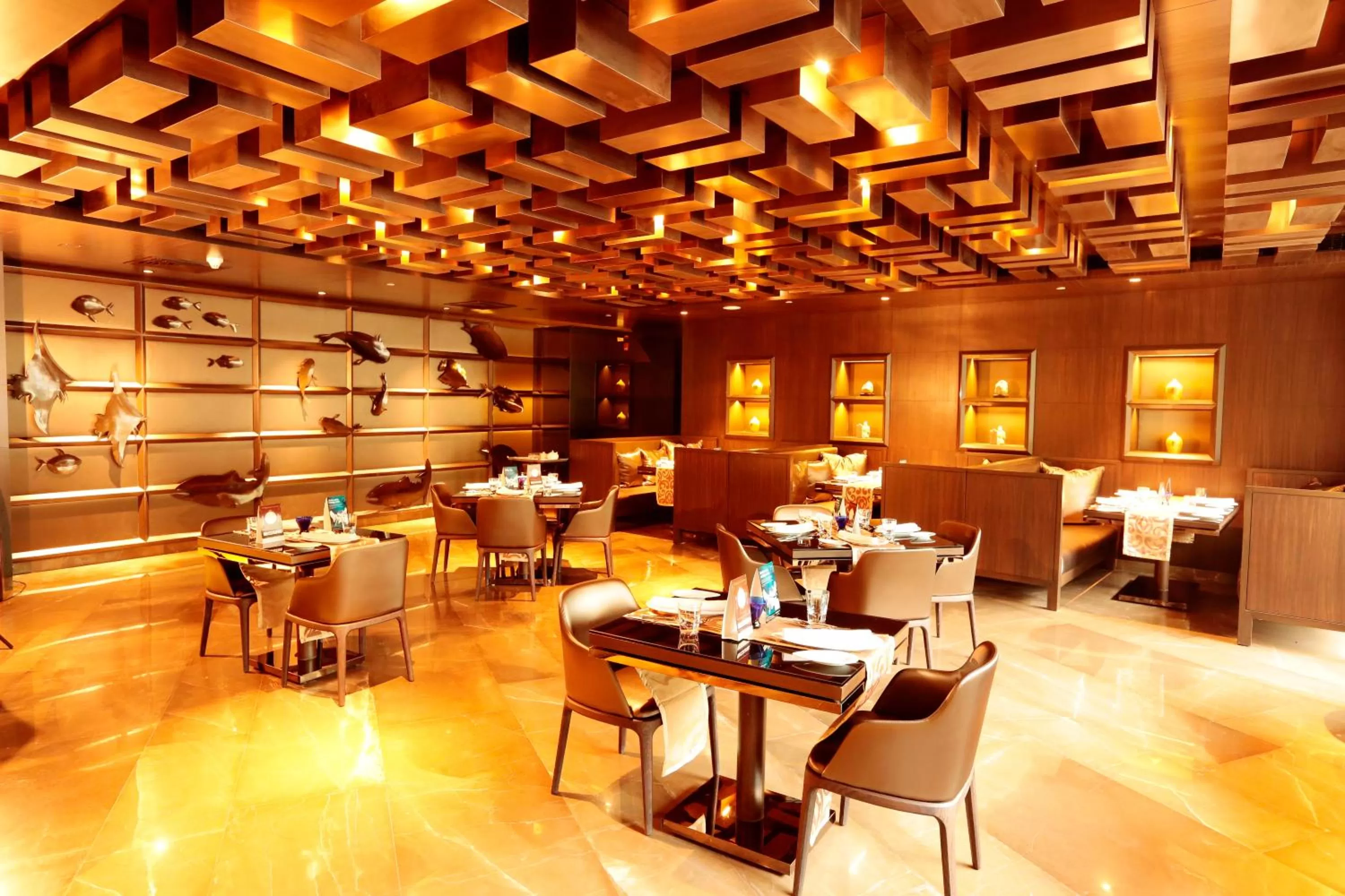 Restaurant/places to eat in Hotel Sahara Star