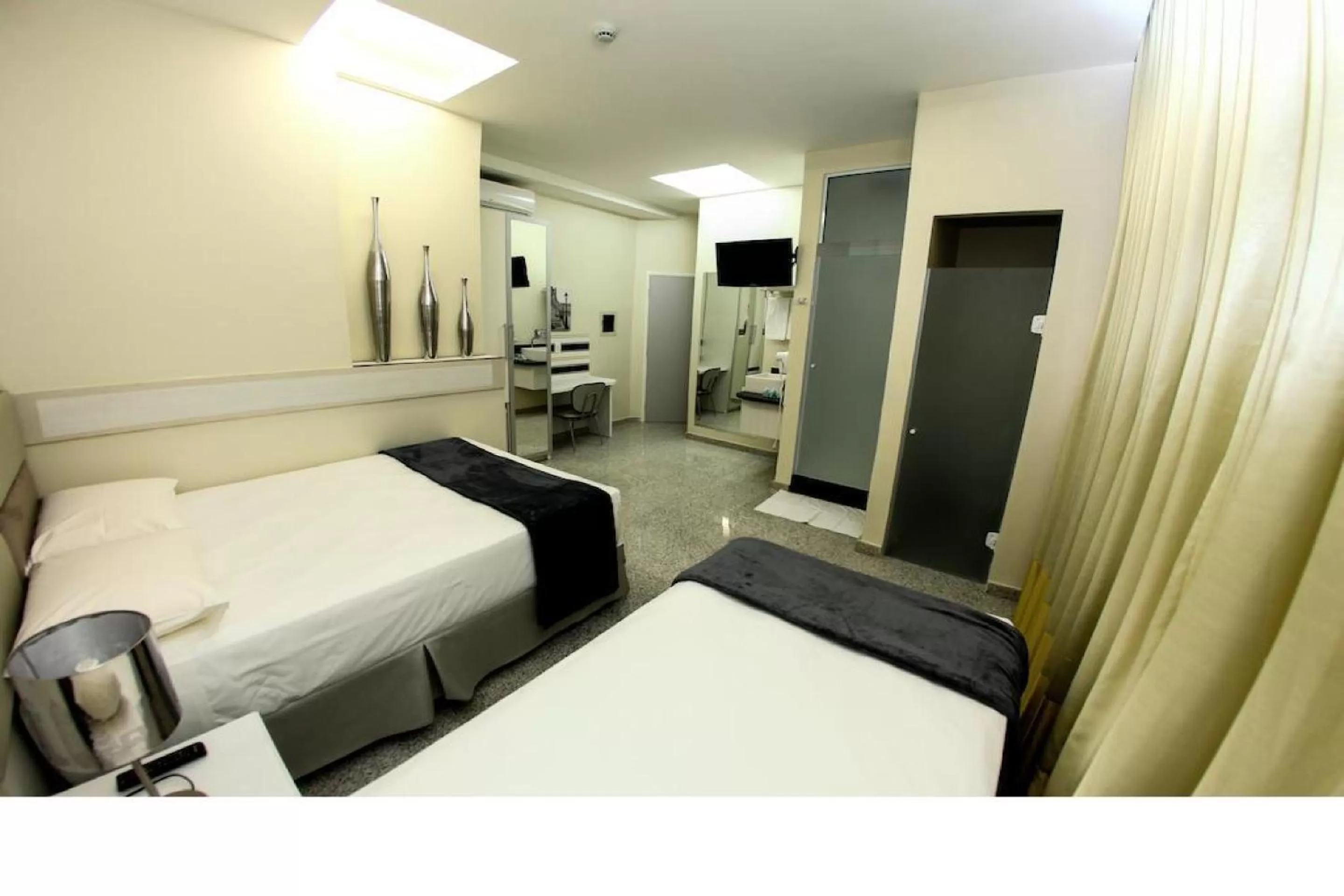 Bedroom, Bed in Compacto Hotel Alphaville Campinas