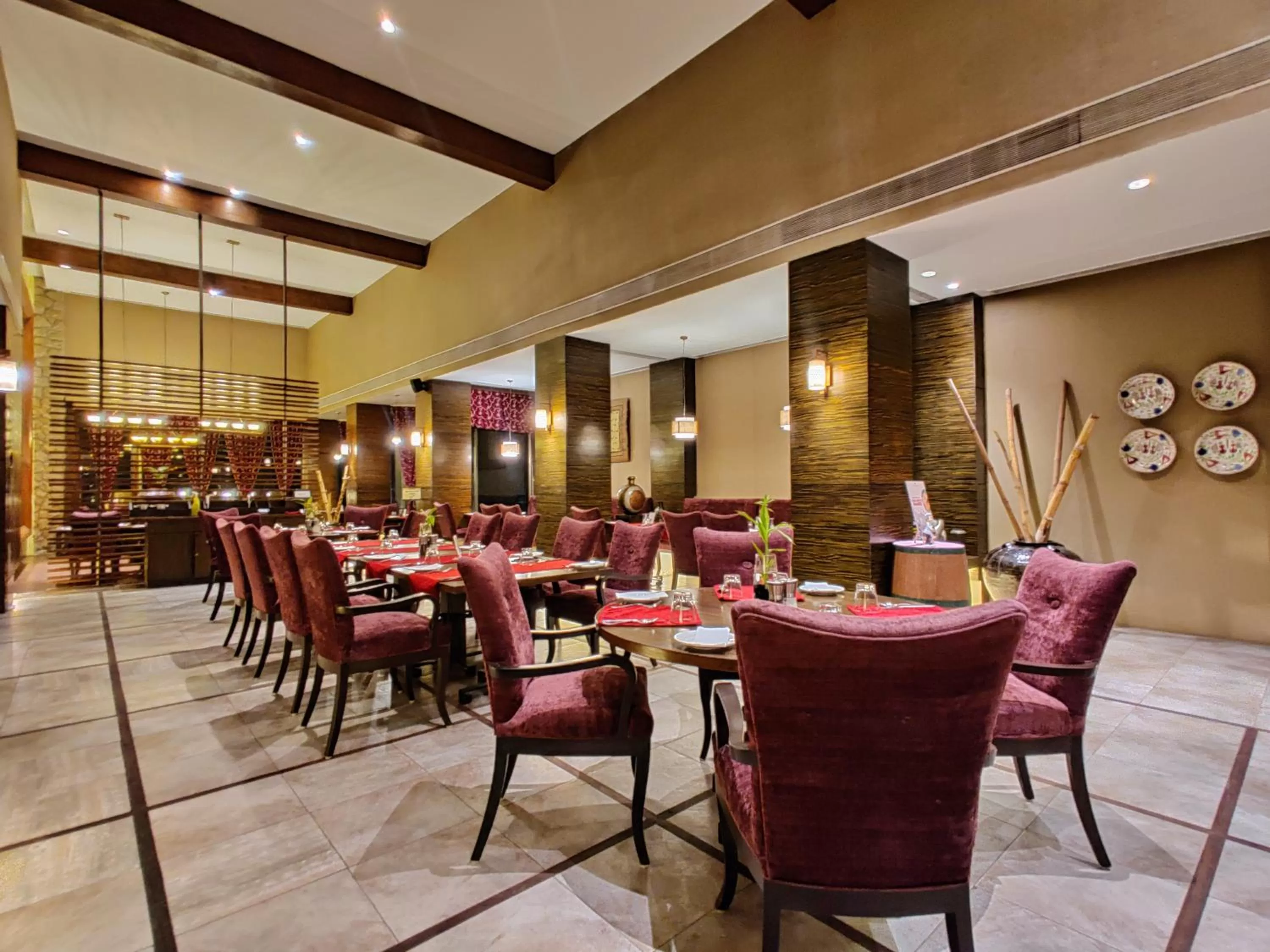 Restaurant/places to eat in Fariyas Resort Lonavala