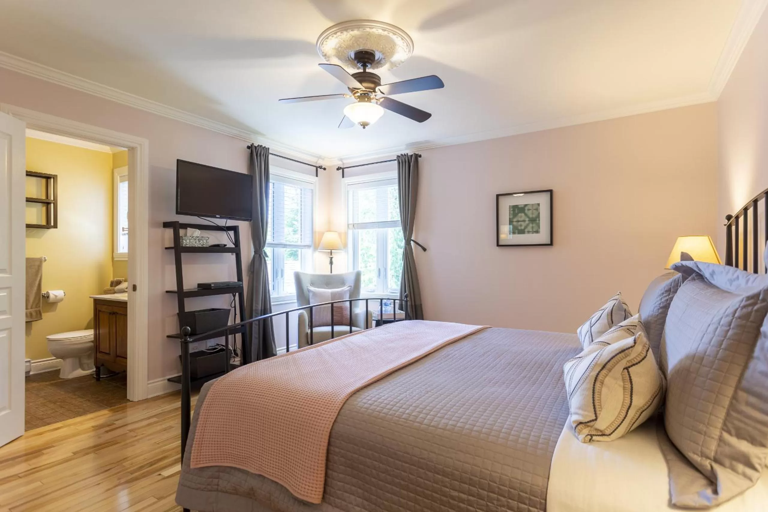 Bedroom, Bed in Les Dames du Lac