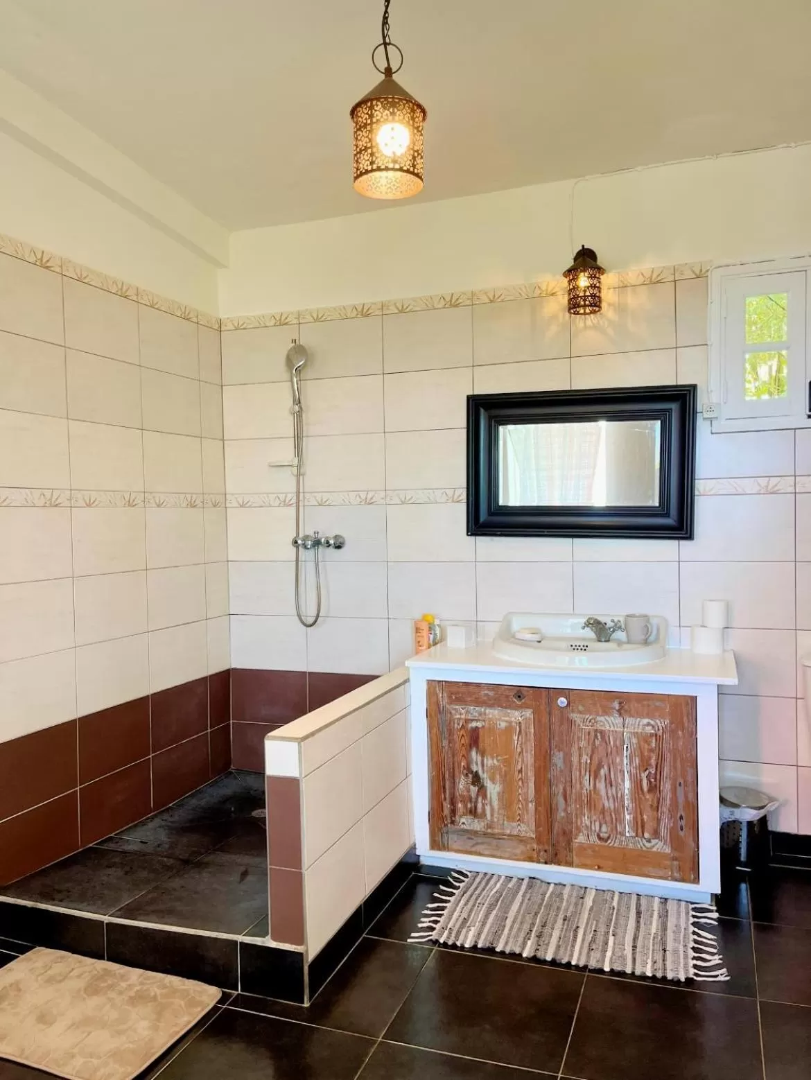 Bathroom in Habitation La Reine du Camp Chambres d'Hôtes