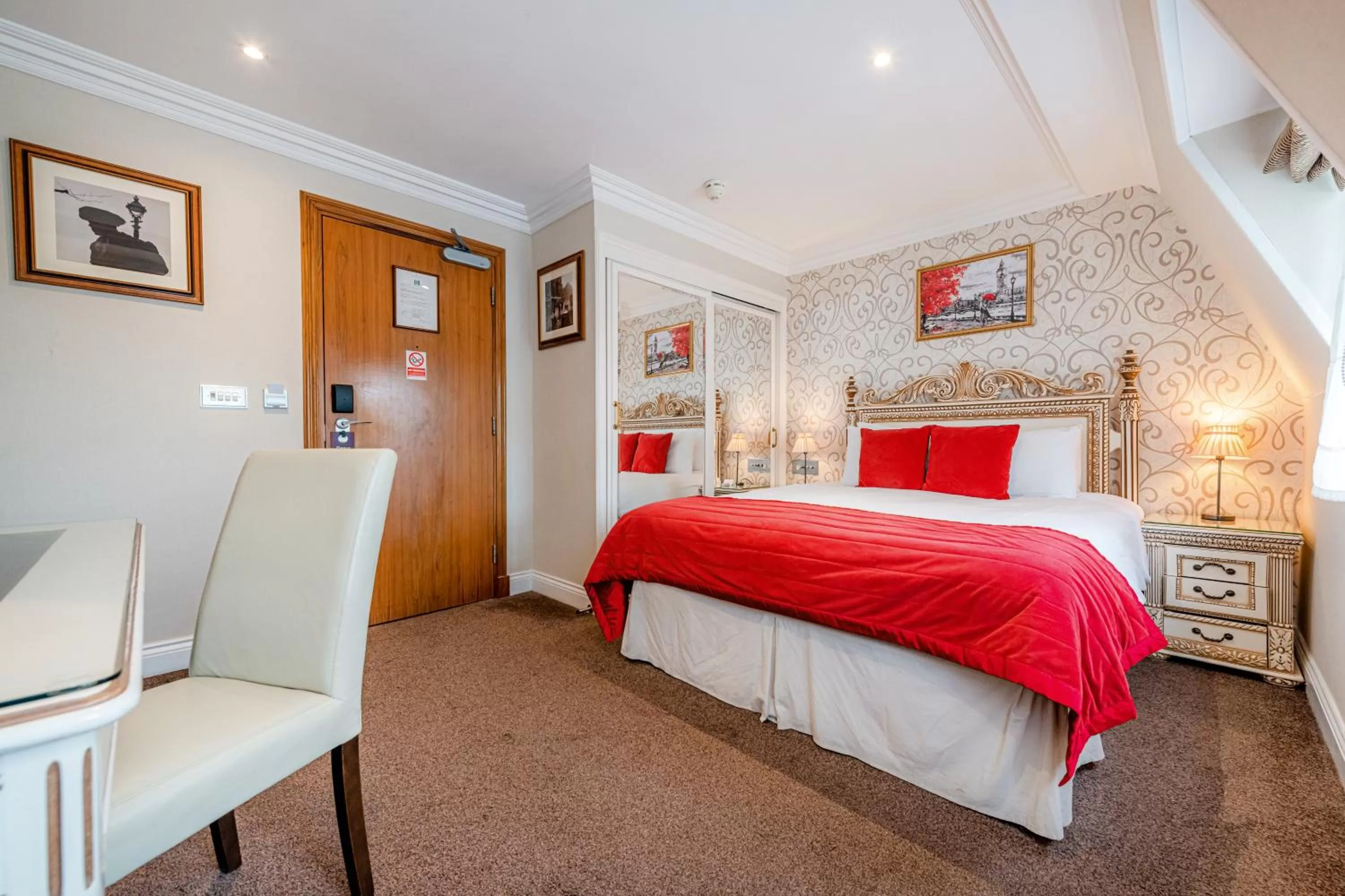 Bed in Ashburn Hotel