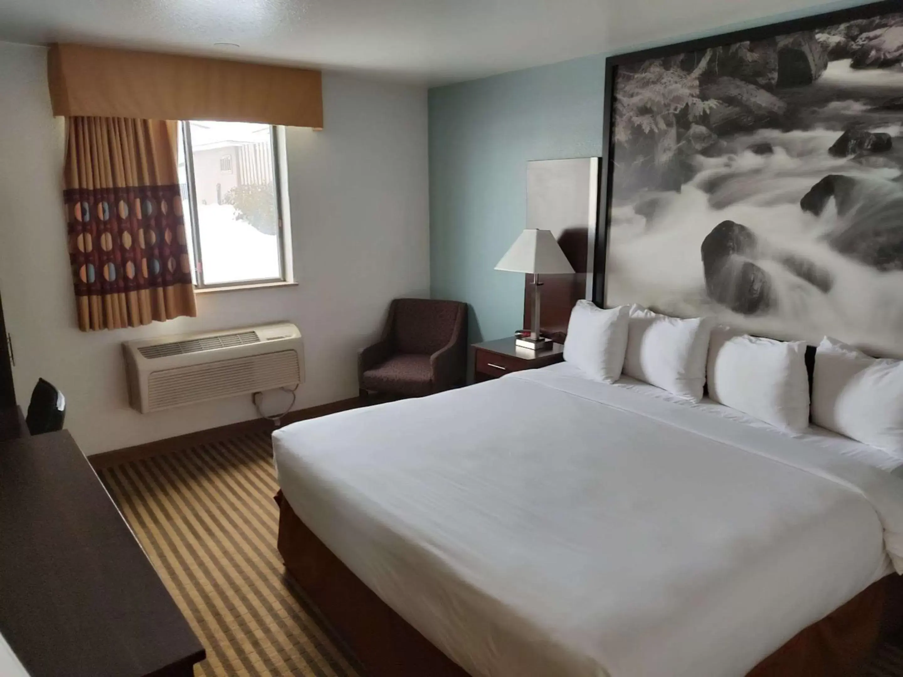 Standard King Room - Non Smoking in Quality Inn Wenatchee near Leavenworth Standard King Room - Non Smoking in Quality Inn Wenatchee near Leavenworth