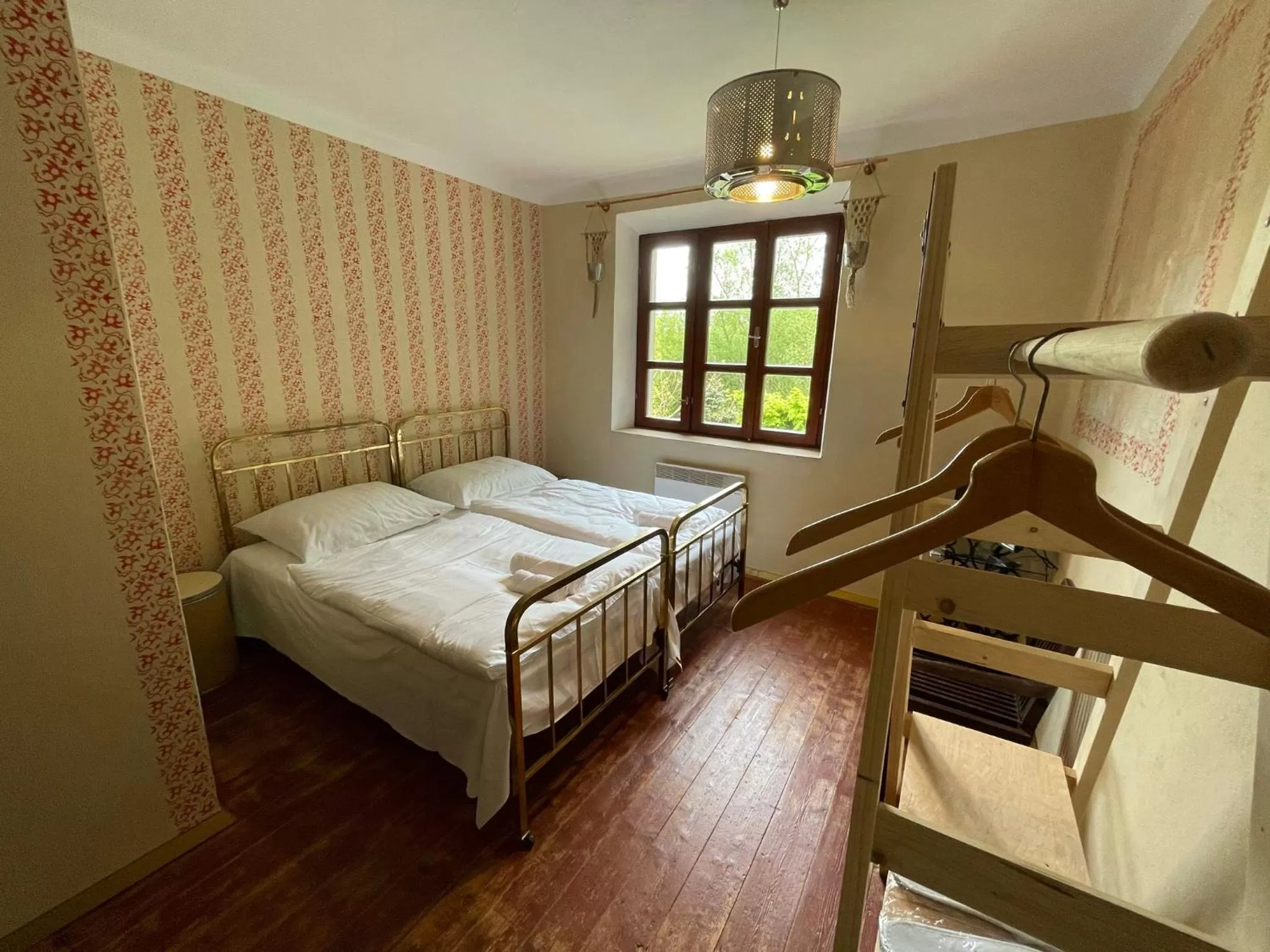 Bed in HARABURDI® Recyclart Hotel