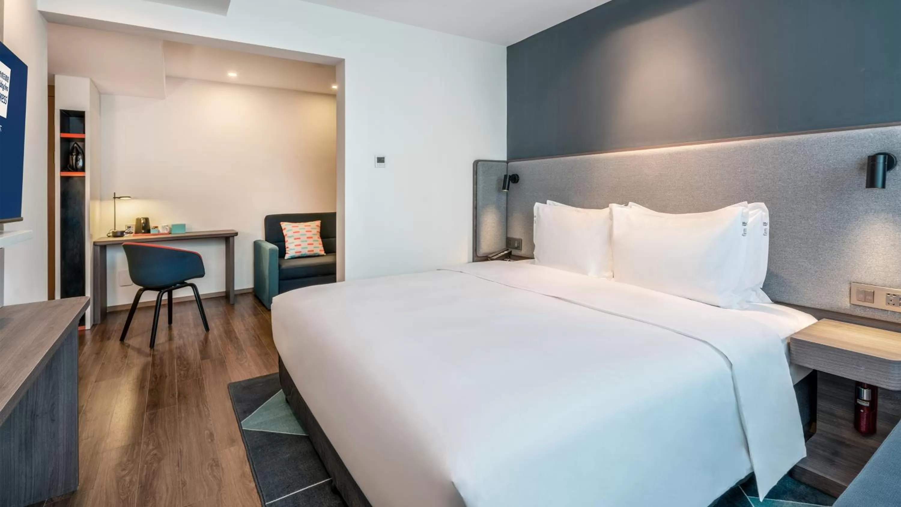 Bedroom, Bed in Holiday Inn Express Qingdao City Center by IHG
