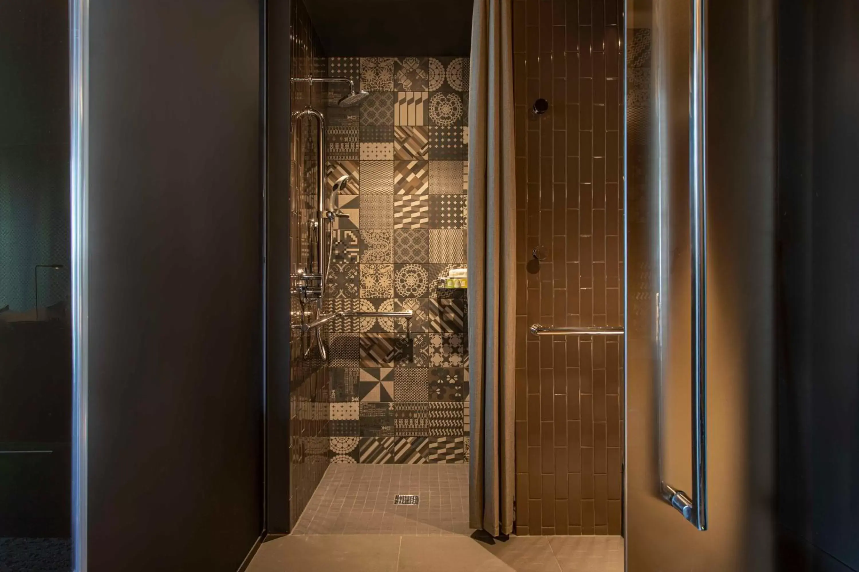 Spectacular Queen Room with Two Queen Beds and Skyline View - Hearing Accessible in W Philadelphia Spectacular Queen Room with Two Queen Beds and Skyline View - Hearing Accessible in W Philadelphia