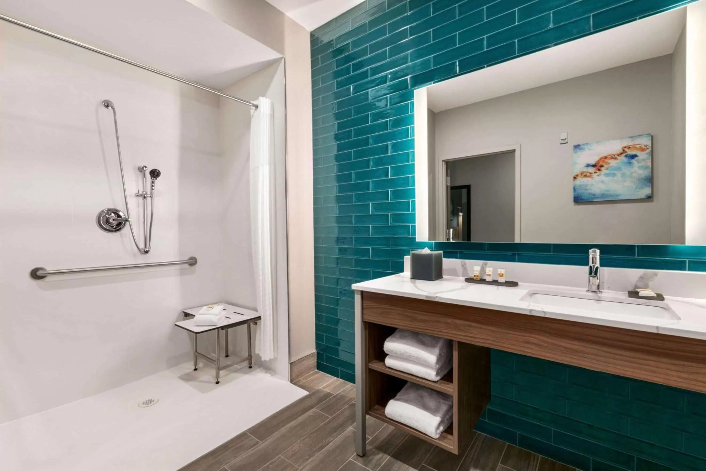 Shower in La Quinta Inn & Suites by Wyndham College Station North