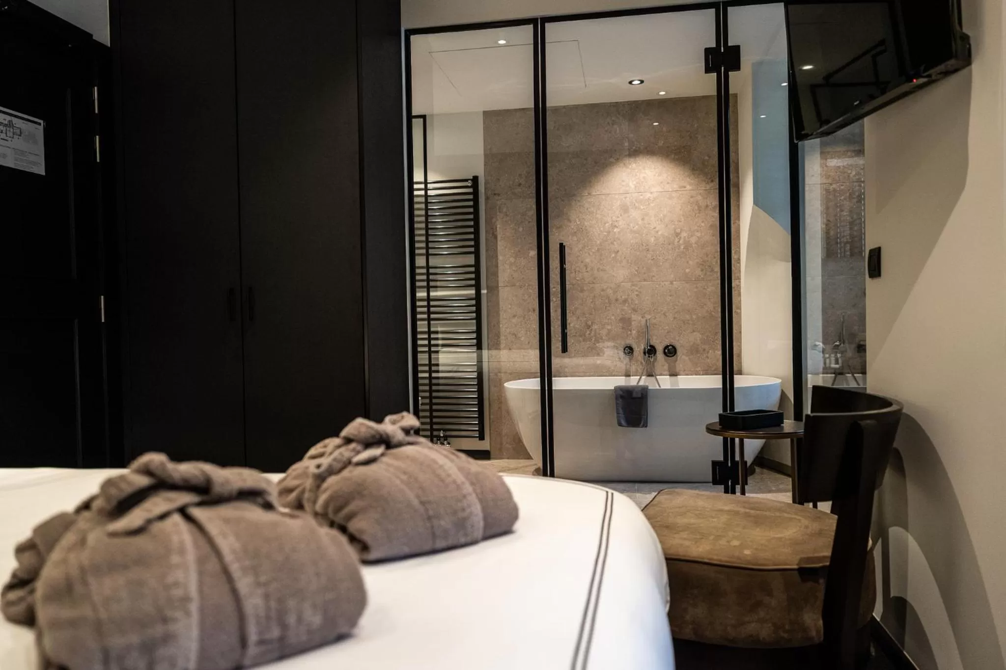 Bathroom, Bed in Boutiquehotel 't Fraeyhuis - adults only