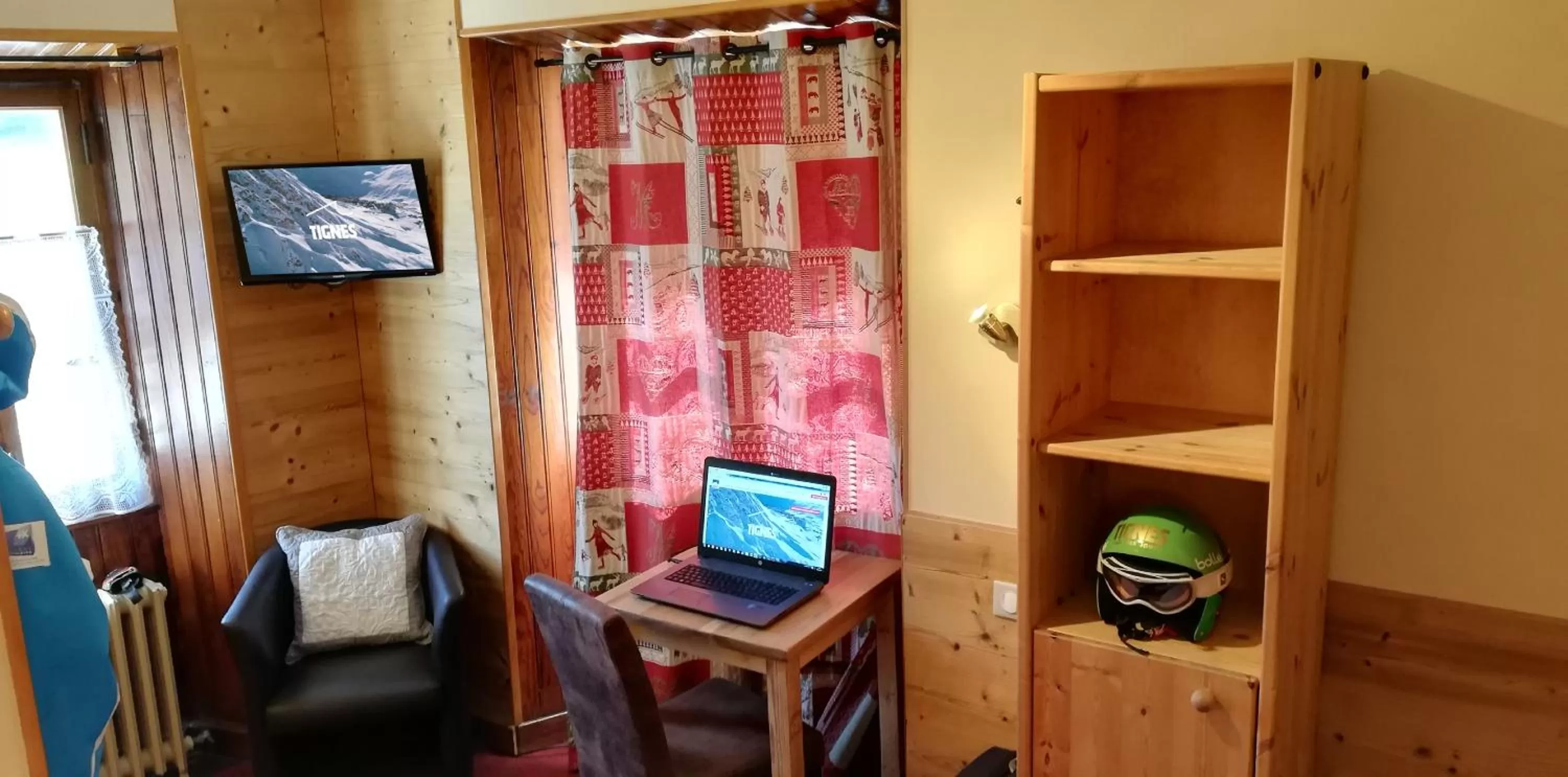 TV and multimedia, TV/Entertainment Center in Le Dôme