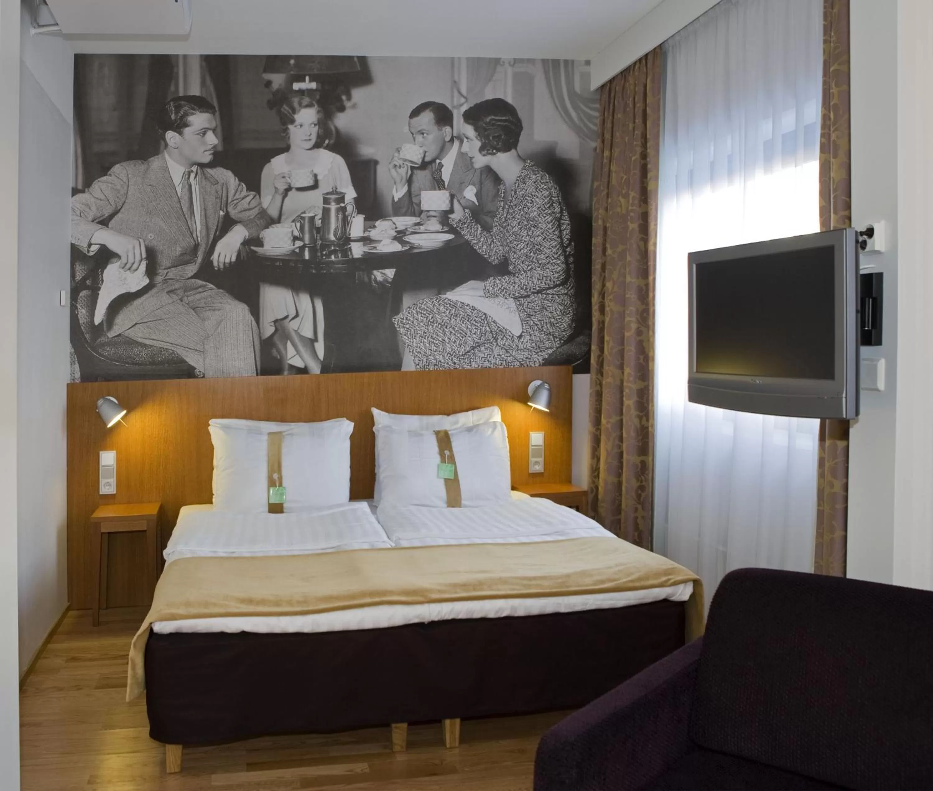Photo of the whole room, Bed in Holiday Inn Helsinki-Vantaa Airport by IHG