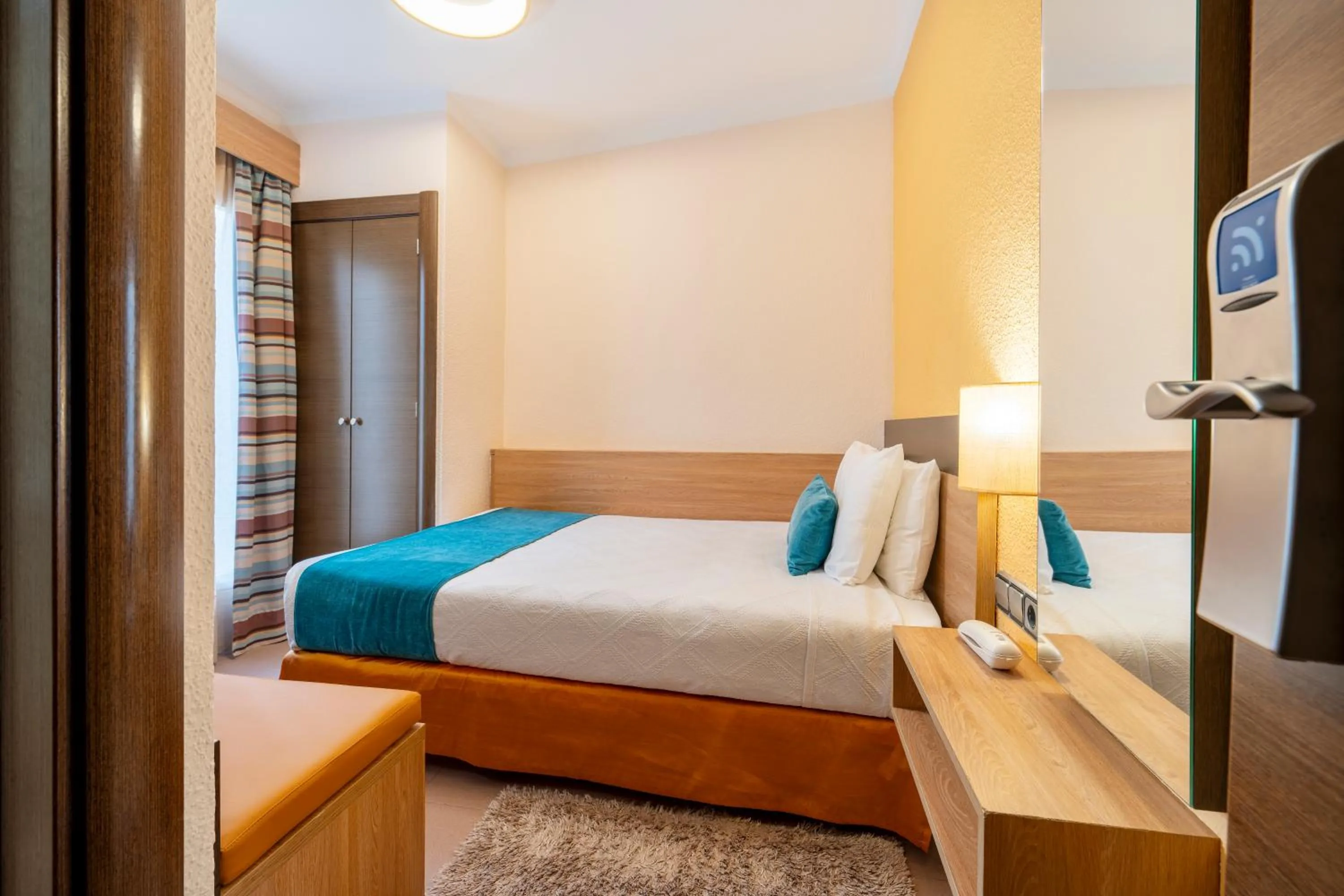 Bedroom, Bed in Hostal Ballesta