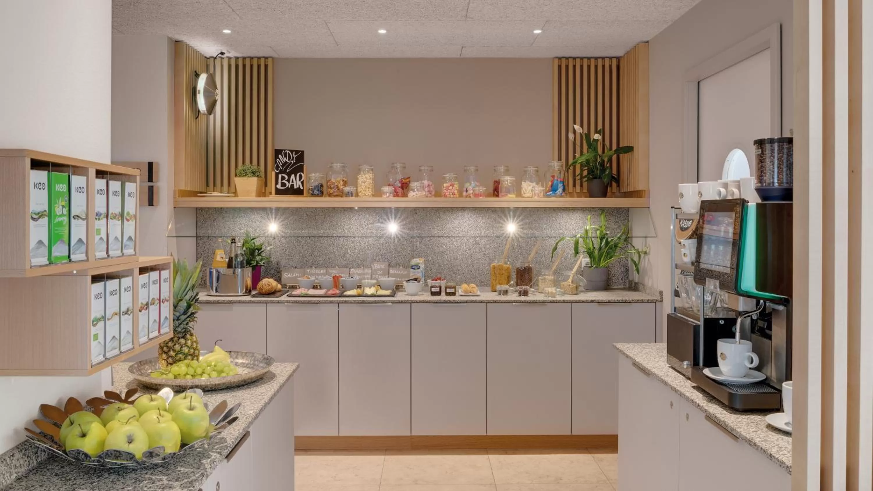 Food and drinks in Walhalla Hotel Regensburg Hoeferer 4 Sterne Superior