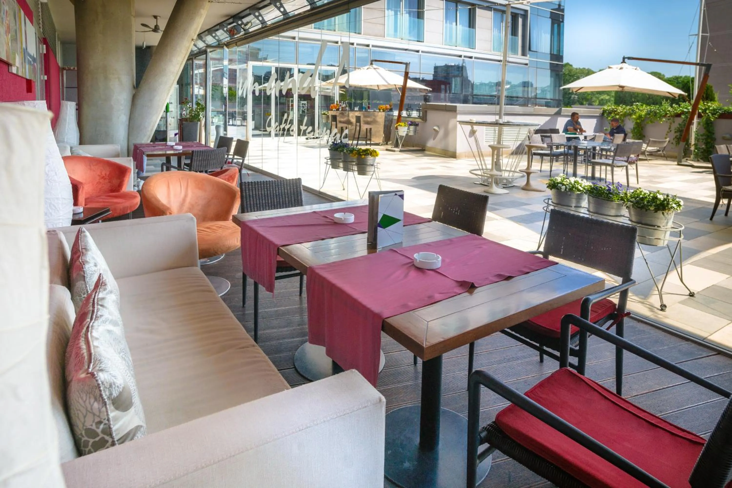 Restaurant/places to eat in Nobel Zira Hotel