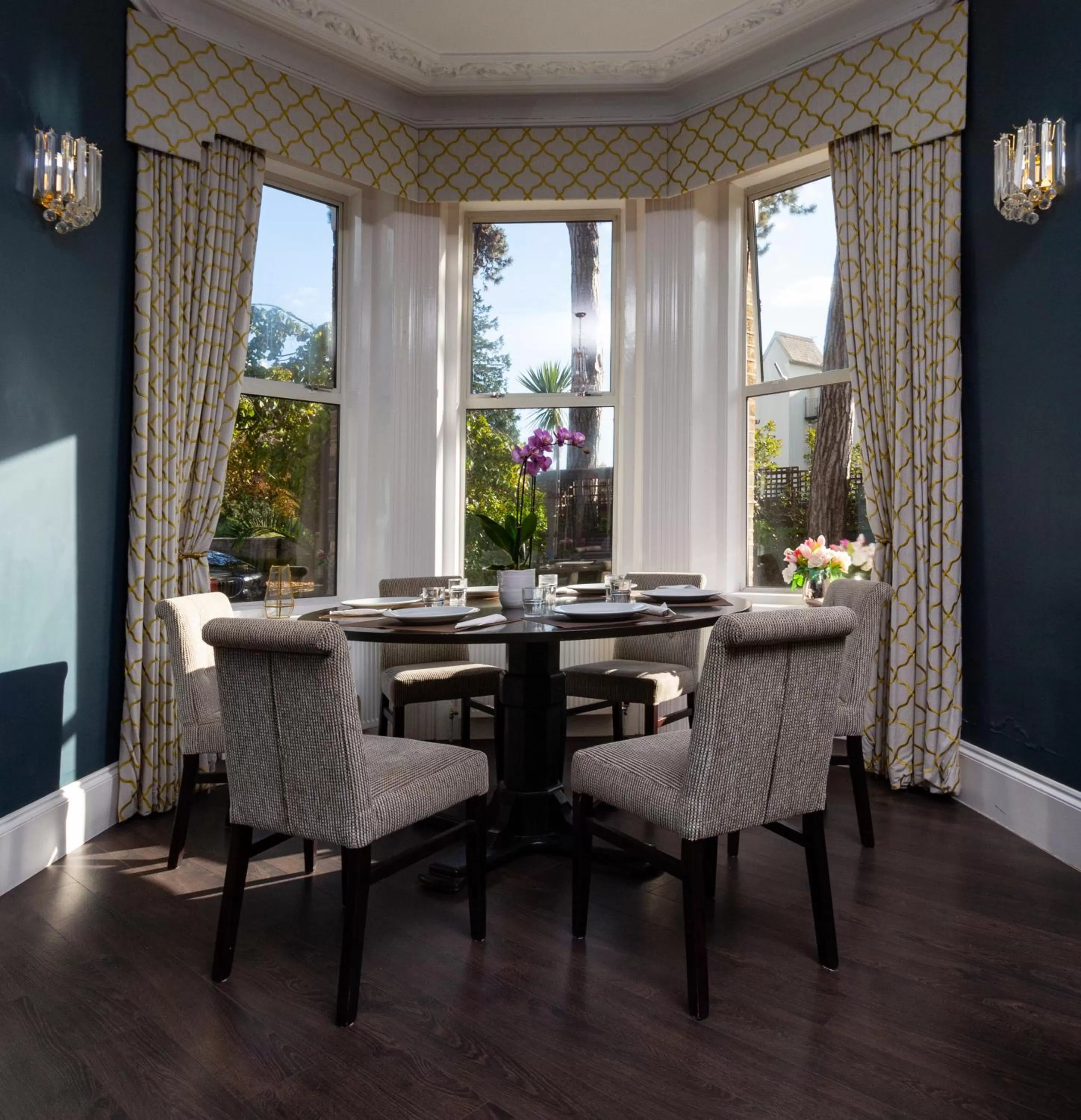 Dining area in Applewood Hotel