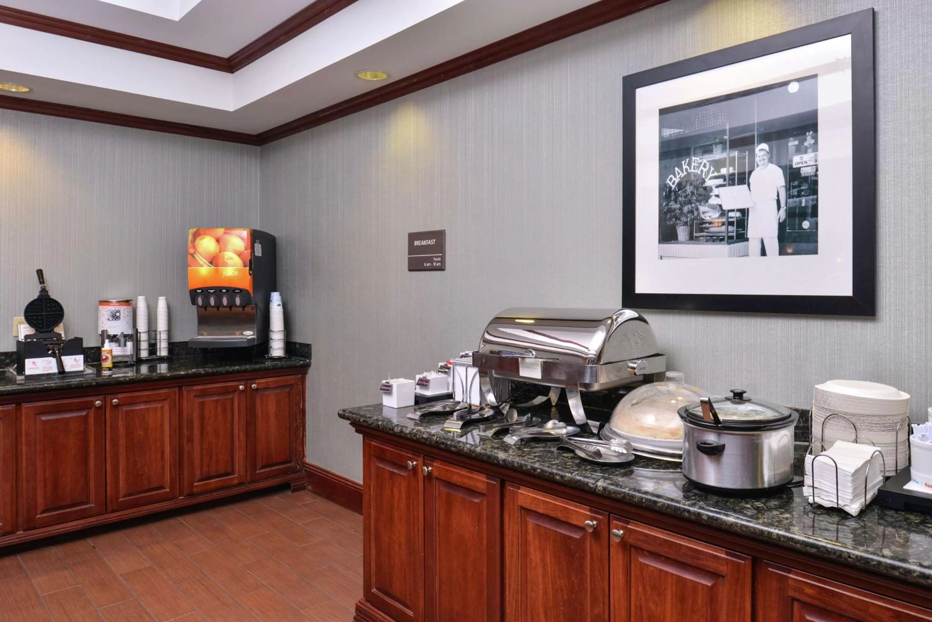 Dining area in Hampton Inn Harrison