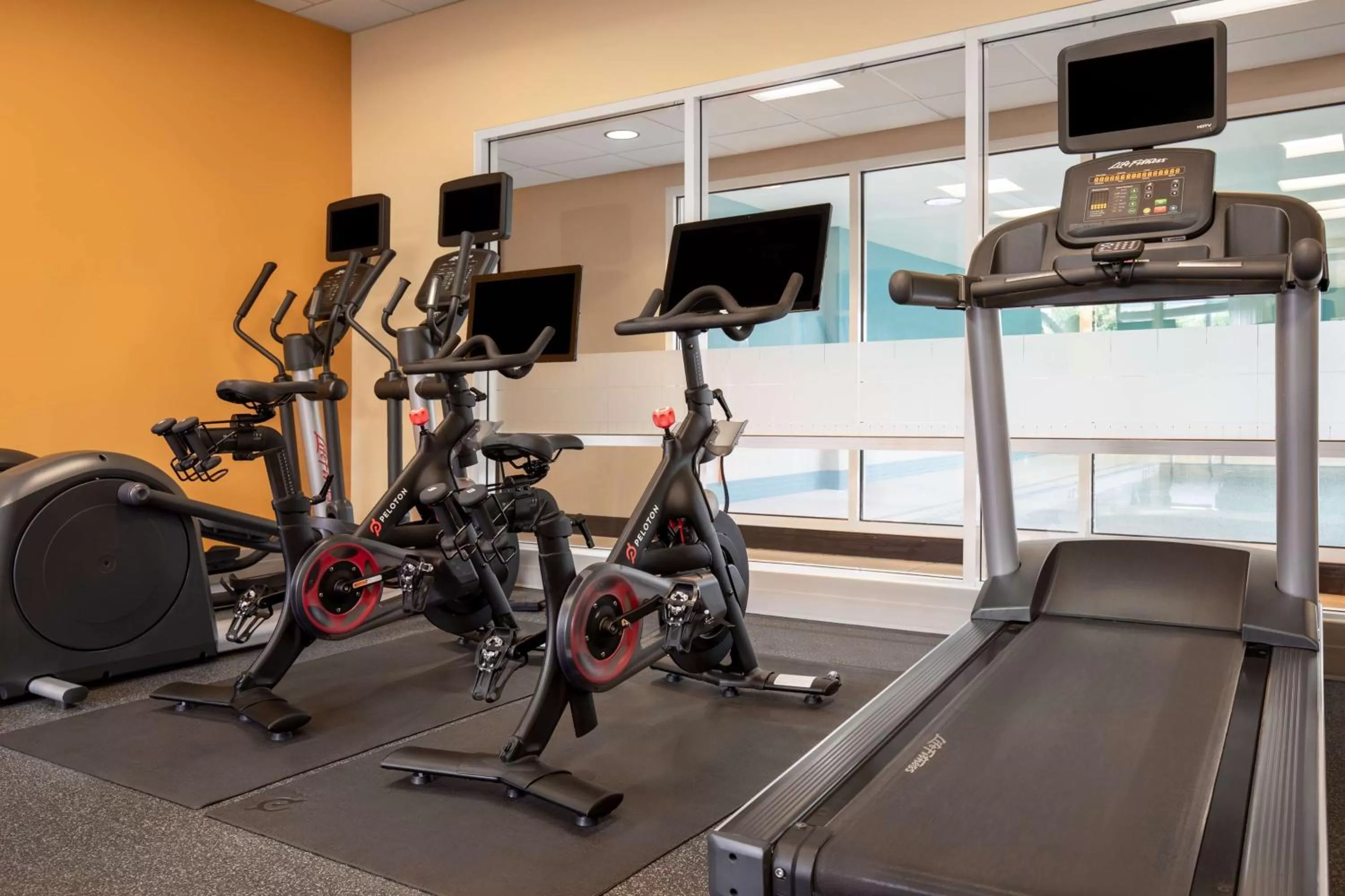 Fitness centre/facilities in Hampton Inn by Hilton Toronto Airport Corporate Centre