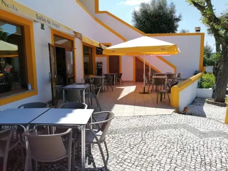 Restaurant/places to eat in Porto D'Abrigo - Alojamento Local