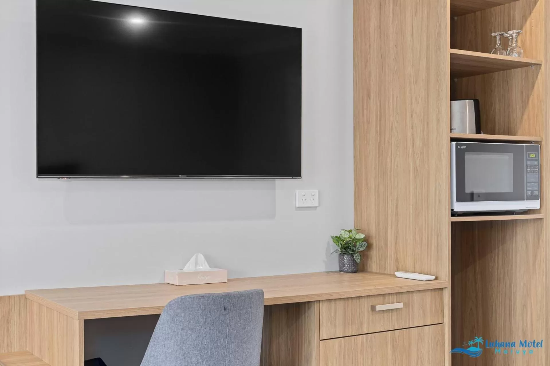 TV and multimedia in Hive Hotel, Moruya