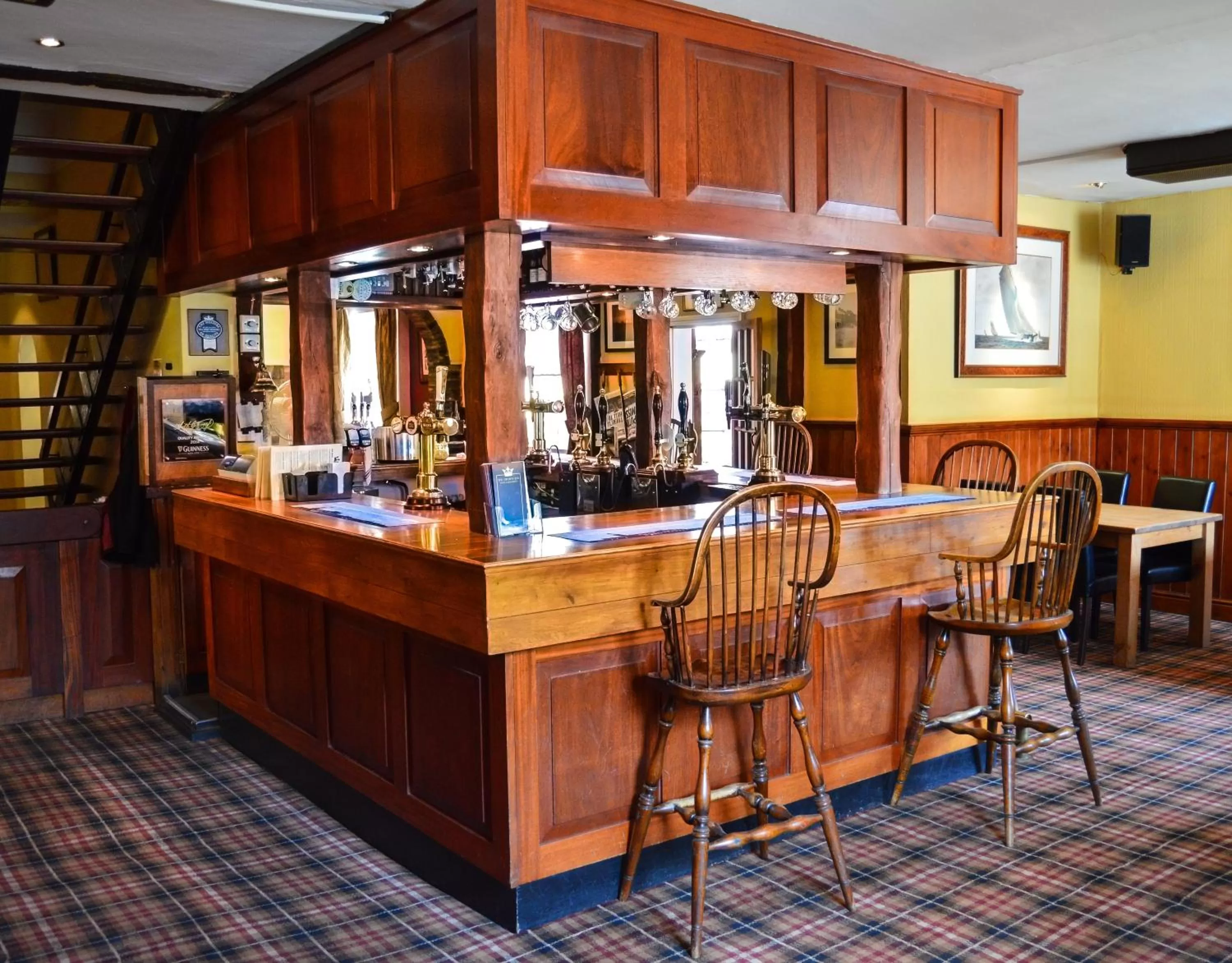 Lounge or bar in The Crown Inn Hotel