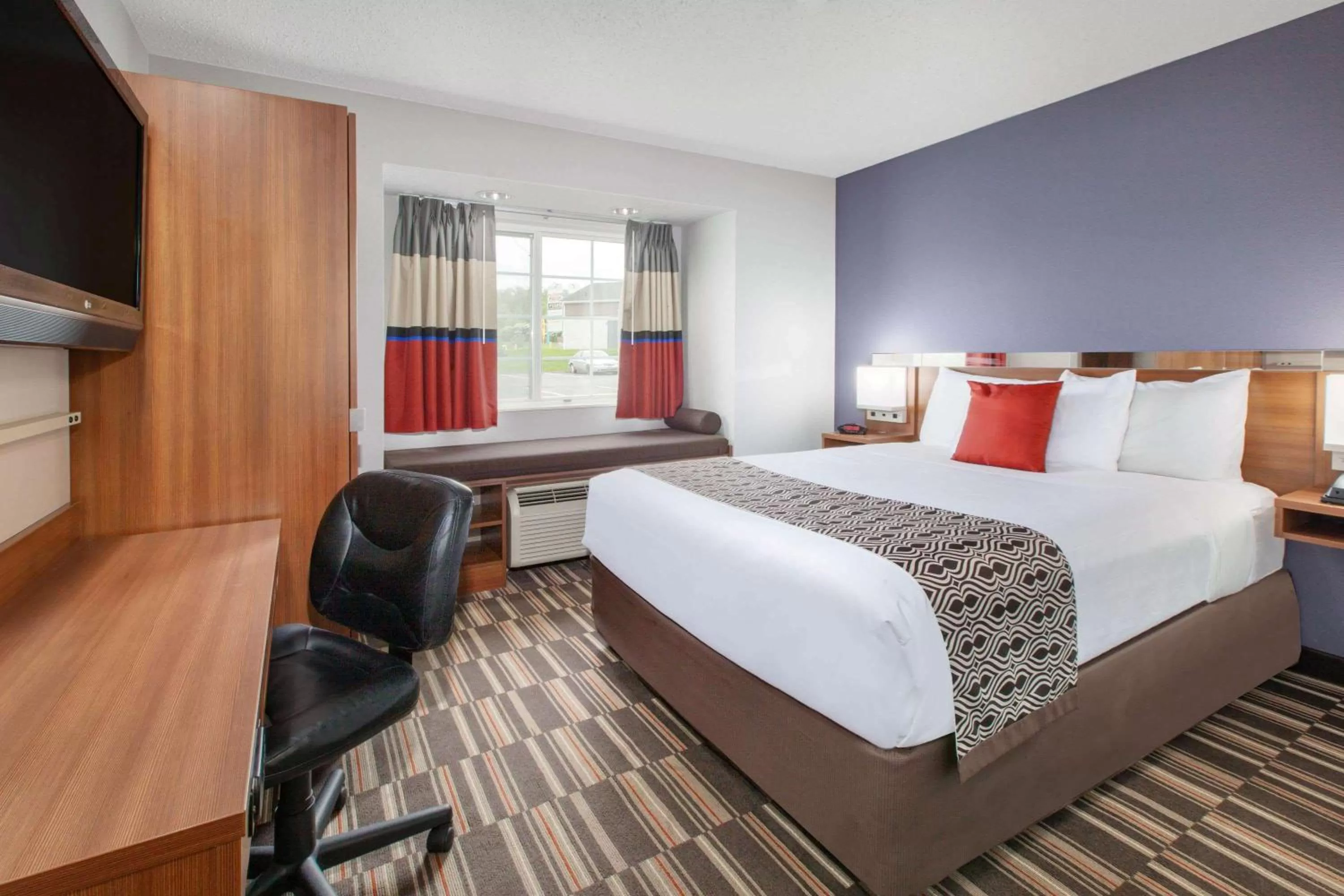 Photo of the whole room, Bed in Microtel Inn & Suites by Wyndham Pittsburgh Airport