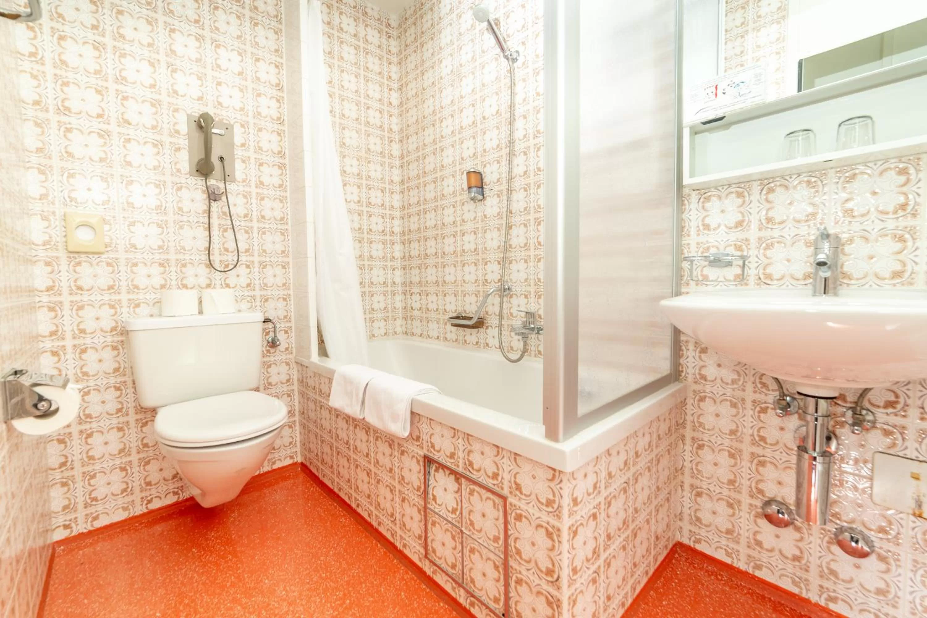 Bathroom in Hotel Alexander