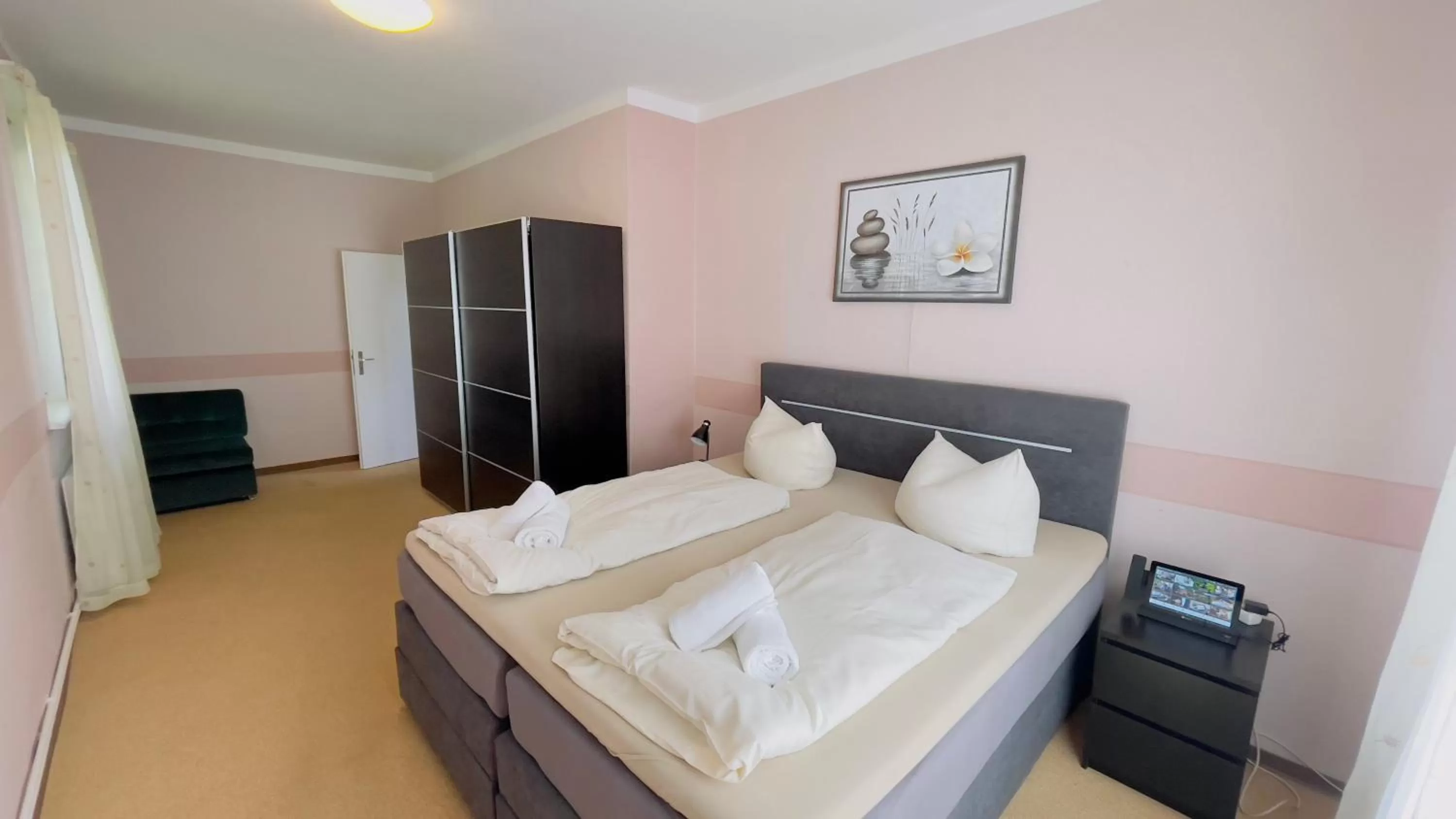 Bedroom, Bed in Hotel Schnehagen