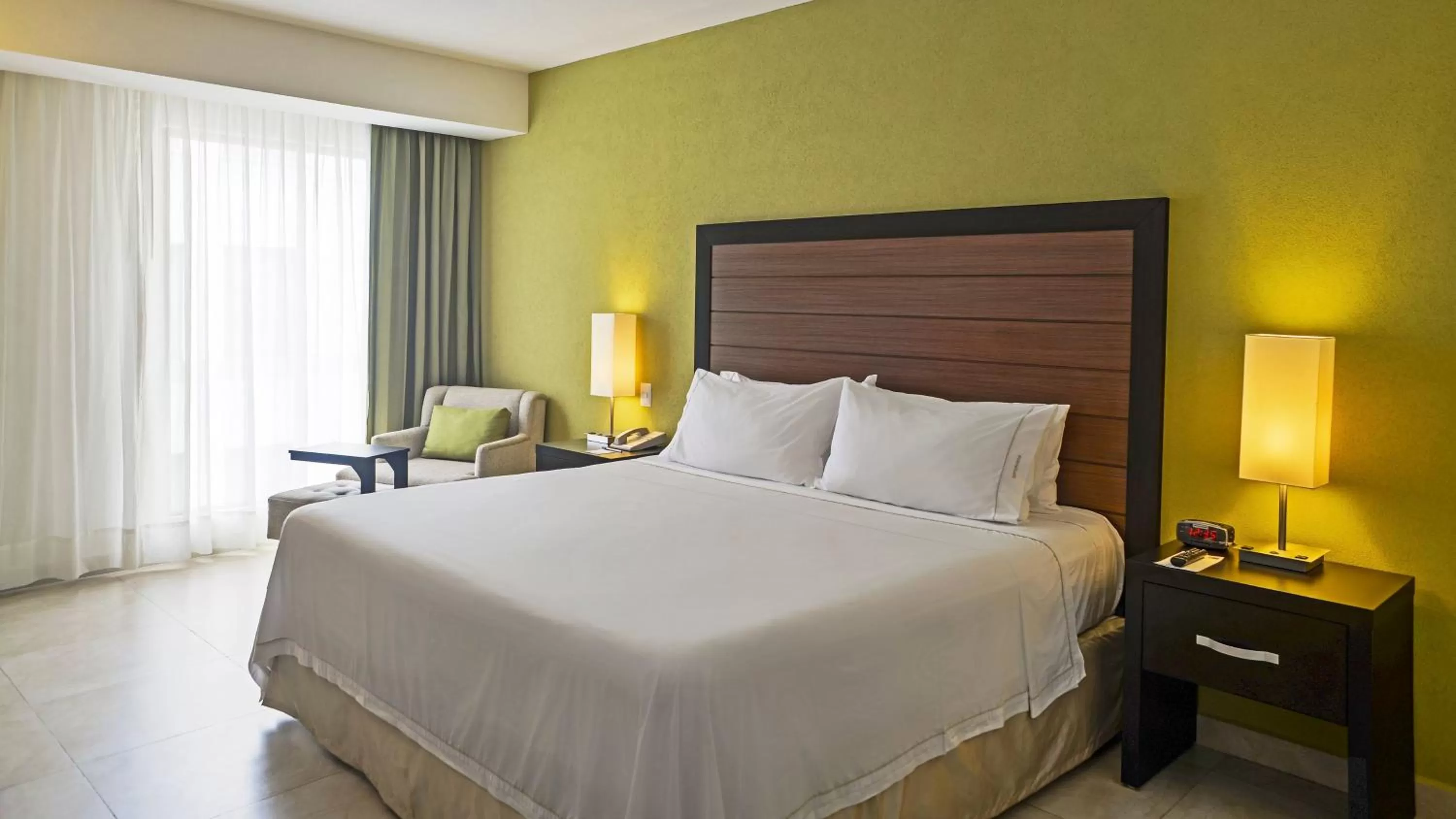 Bedroom, Bed in Holiday Inn Express Xalapa by IHG