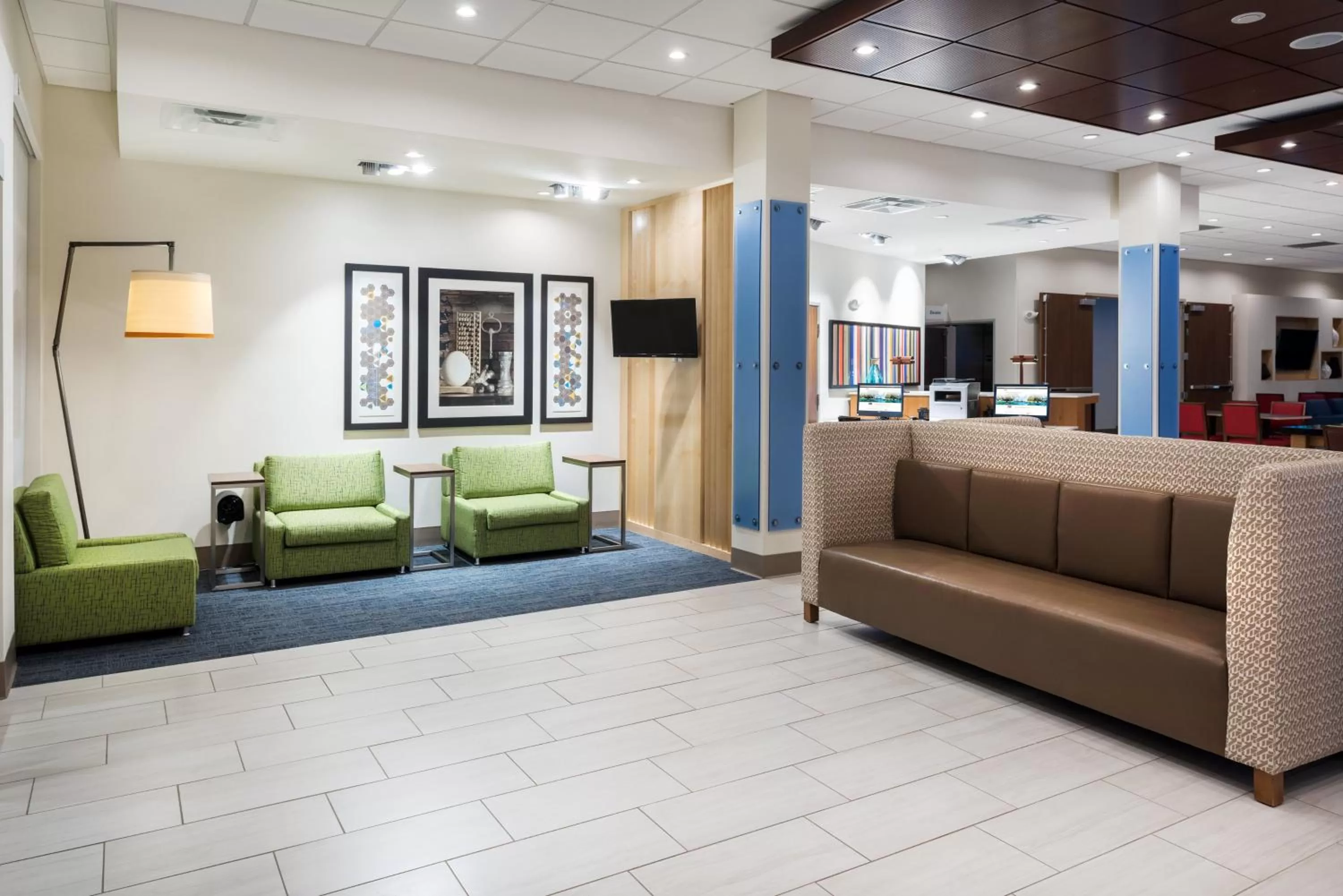 Property building in Holiday Inn Express & Suites St. Louis - Chesterfield by IHG