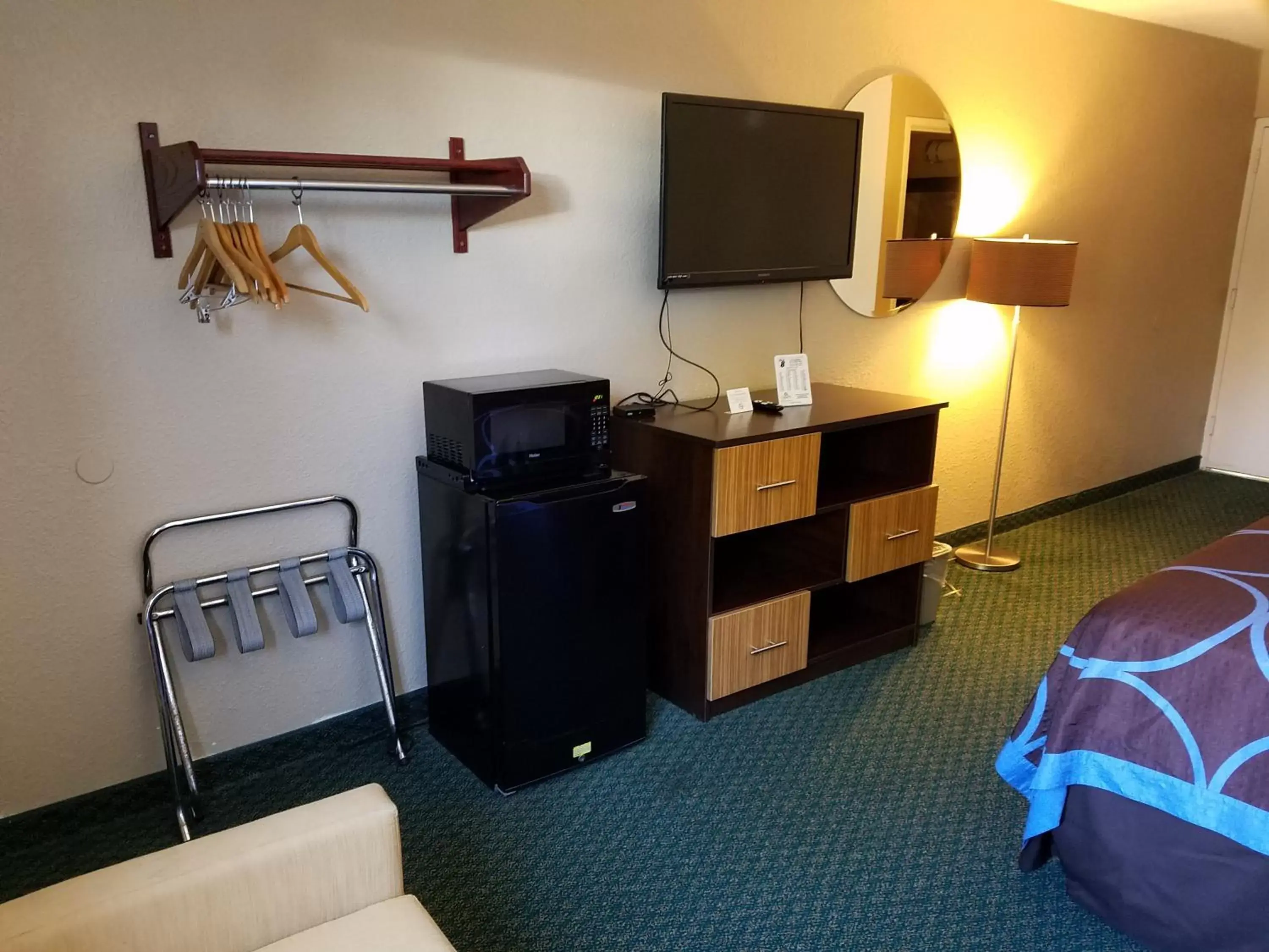 Deluxe King Studio Suite - Non-Smoking in Super 8 by Wyndham Bentonville Deluxe King Studio Suite - Non-Smoking in Super 8 by Wyndham Bentonville