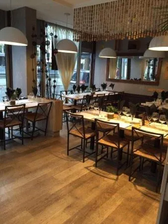 Restaurant/places to eat in B-aparthotel Regent