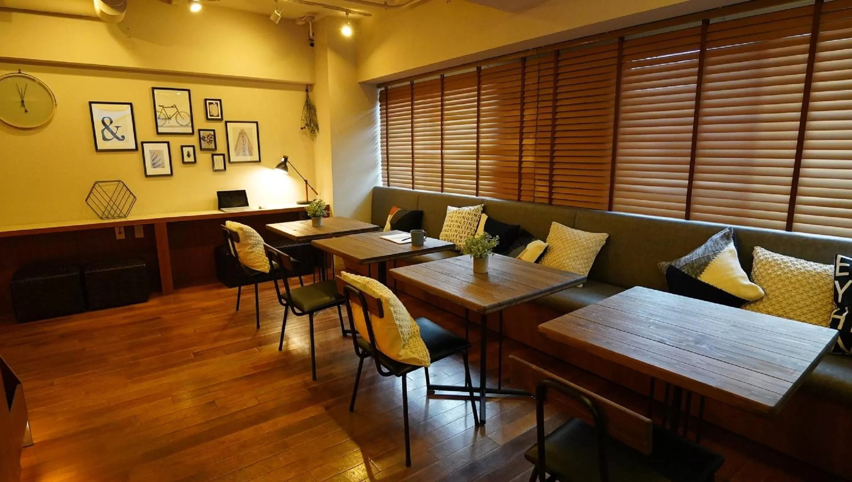 Communal lounge/ TV room in Sutton Place Hotel Ueno