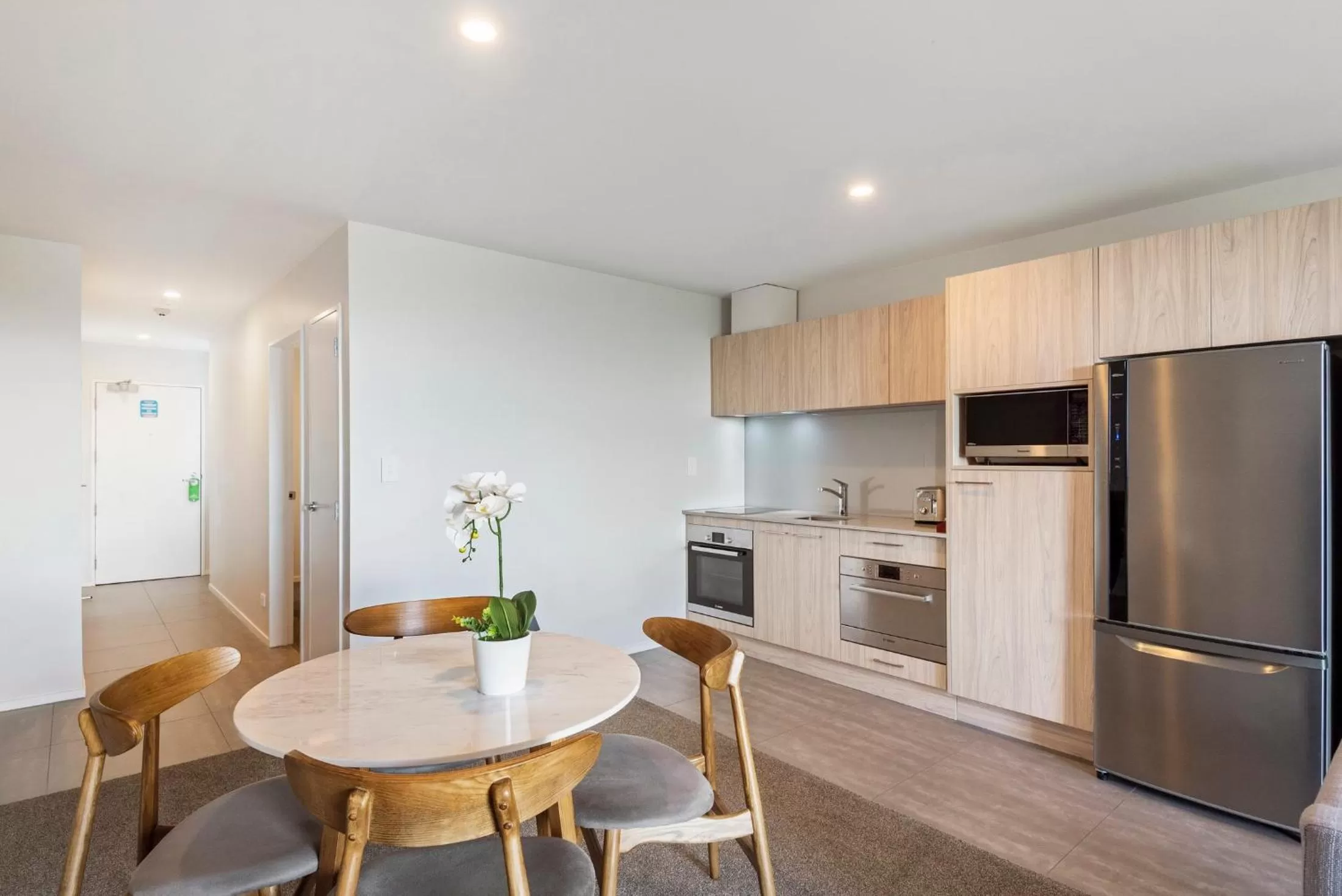 Kitchen or kitchenette in FERNZ Motel & Apartments Birkenhead