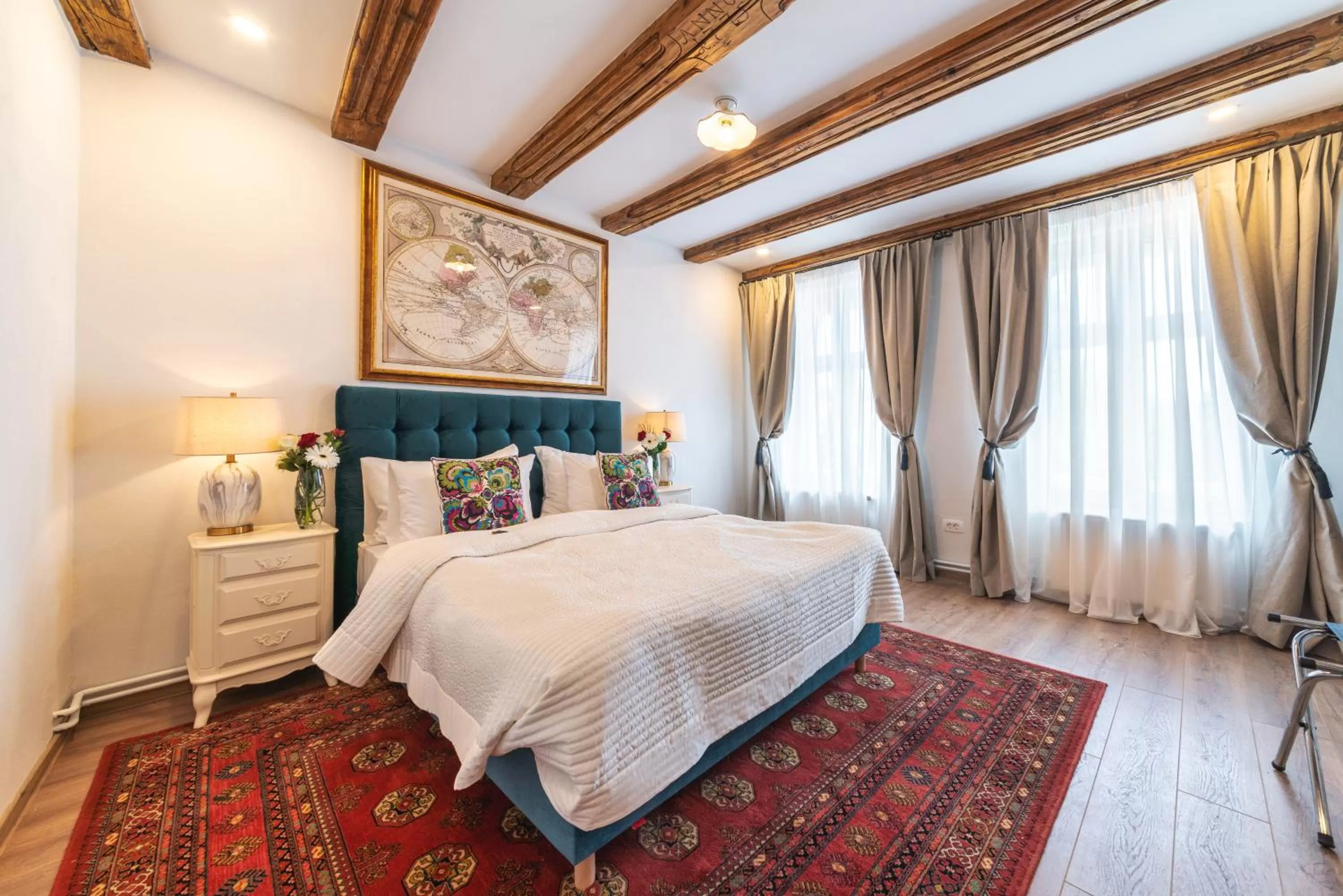 Bed in Nikolas Haus Premium Historic Center Stay & Free Parking