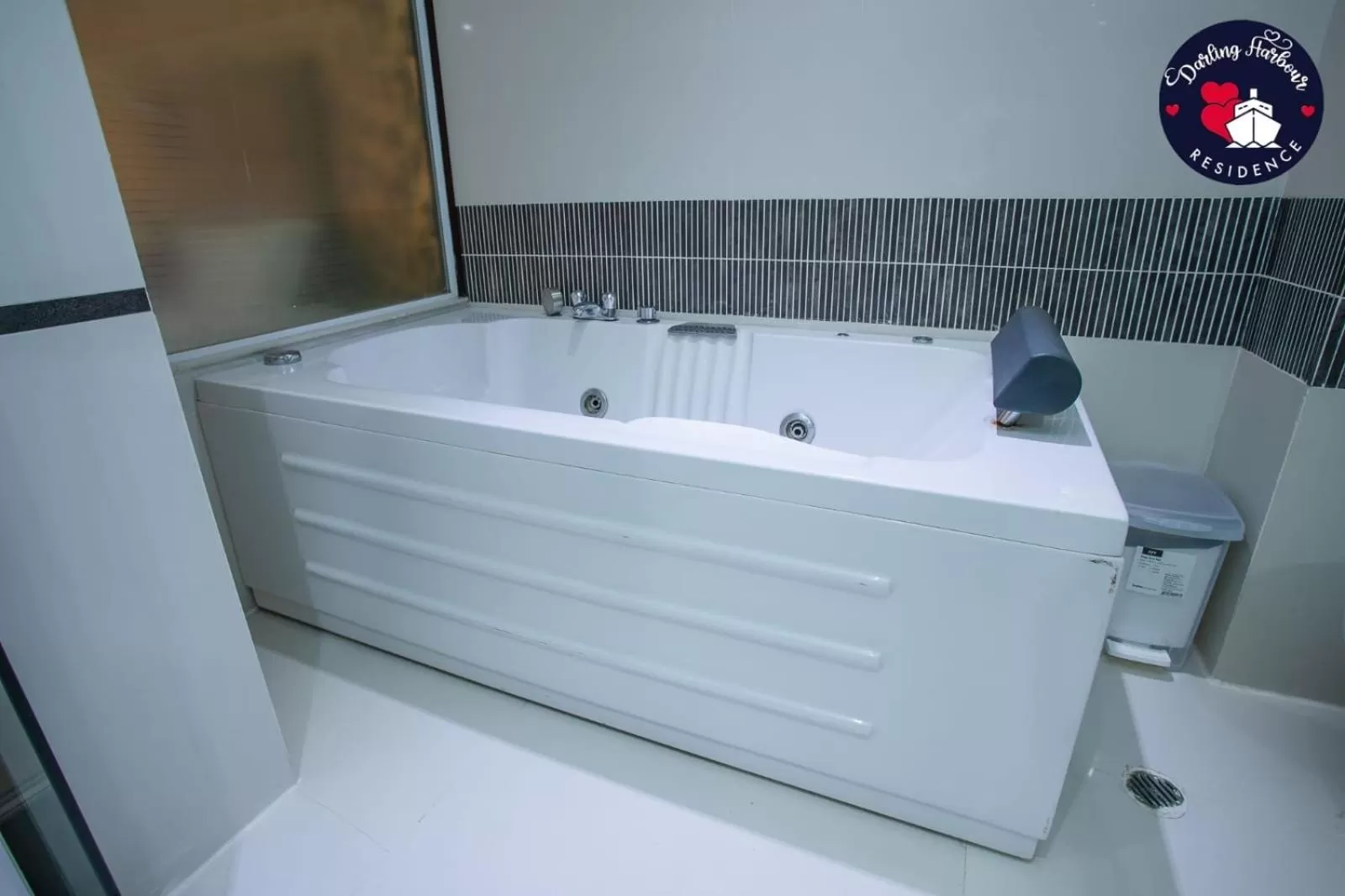 Hot Tub, Bathroom in Darling Harbour Residence - South Pattaya