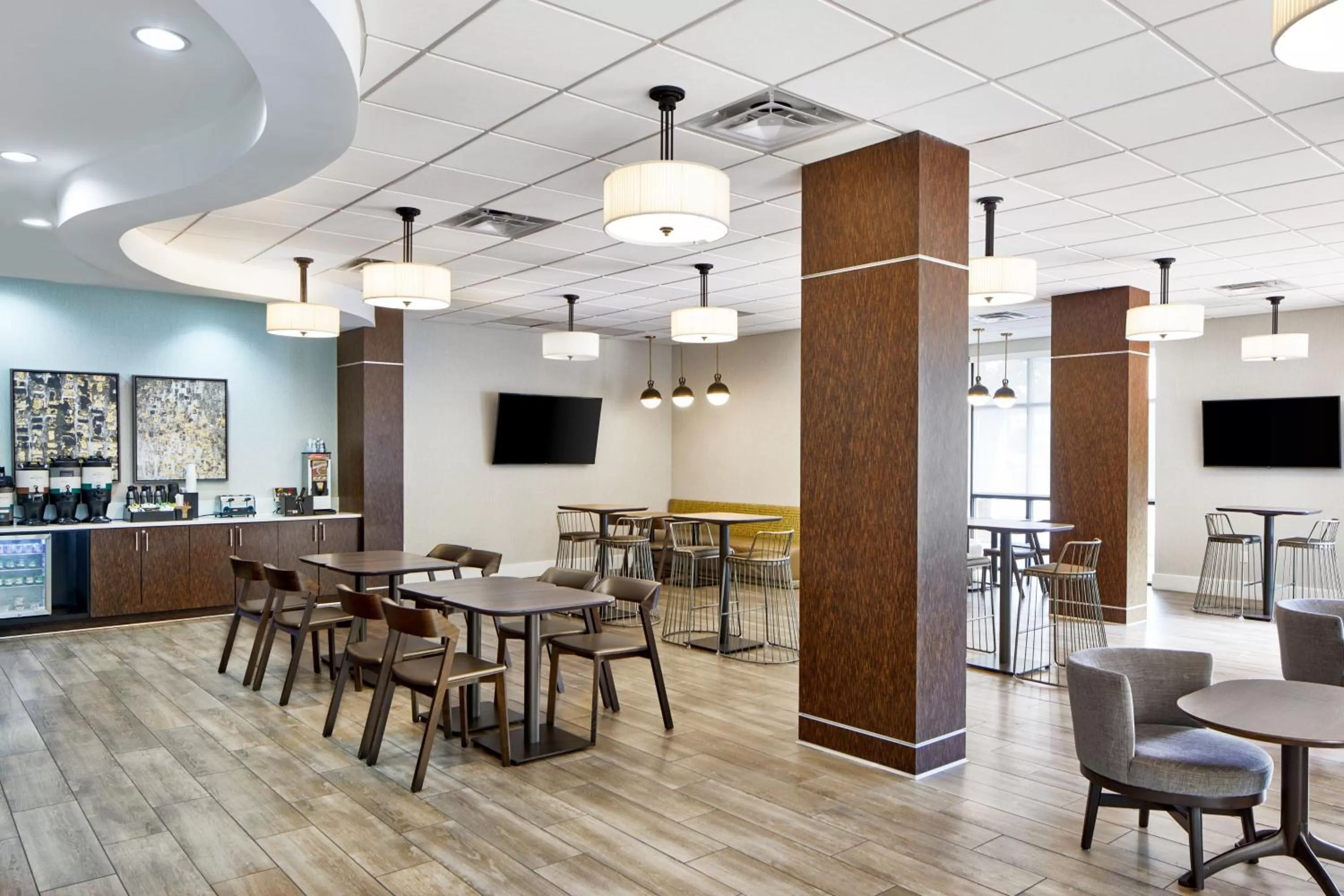 Breakfast in SpringHill Suites Memphis Downtown