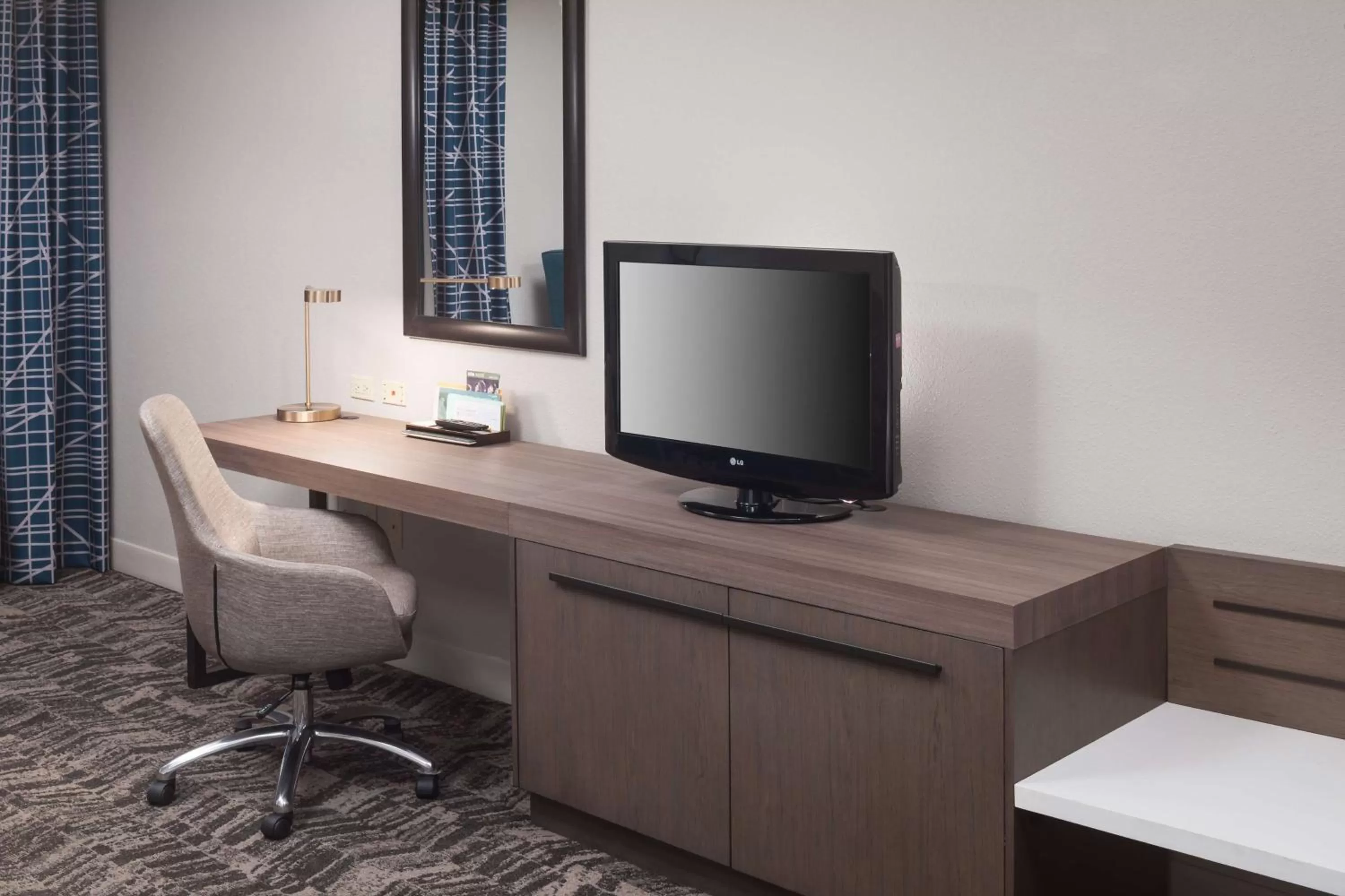 Bedroom in Hilton Garden Inn Savannah Airport