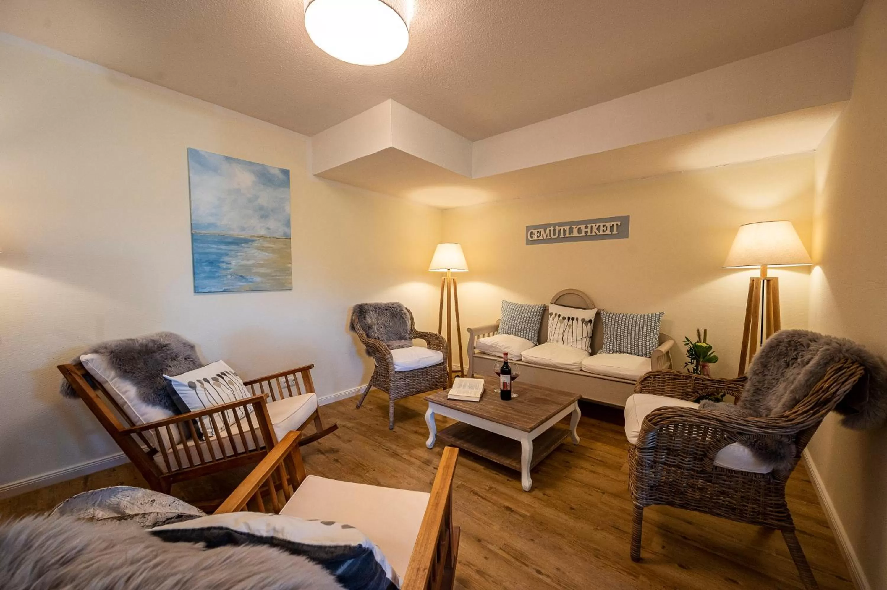 Communal lounge/ TV room in Das Frühstückshotel Büsum