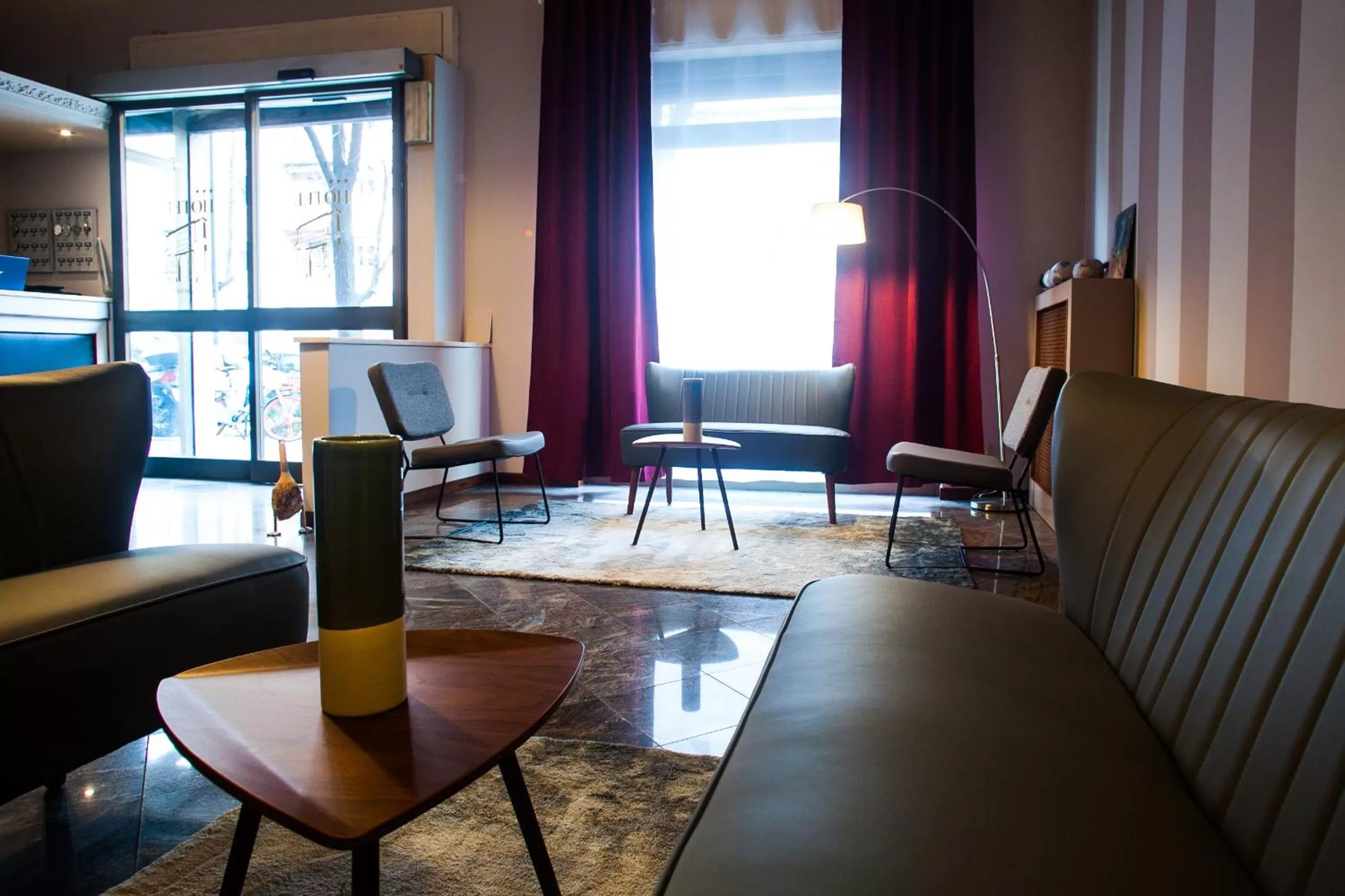 Communal lounge/ TV room in Hotel di Porta Romana