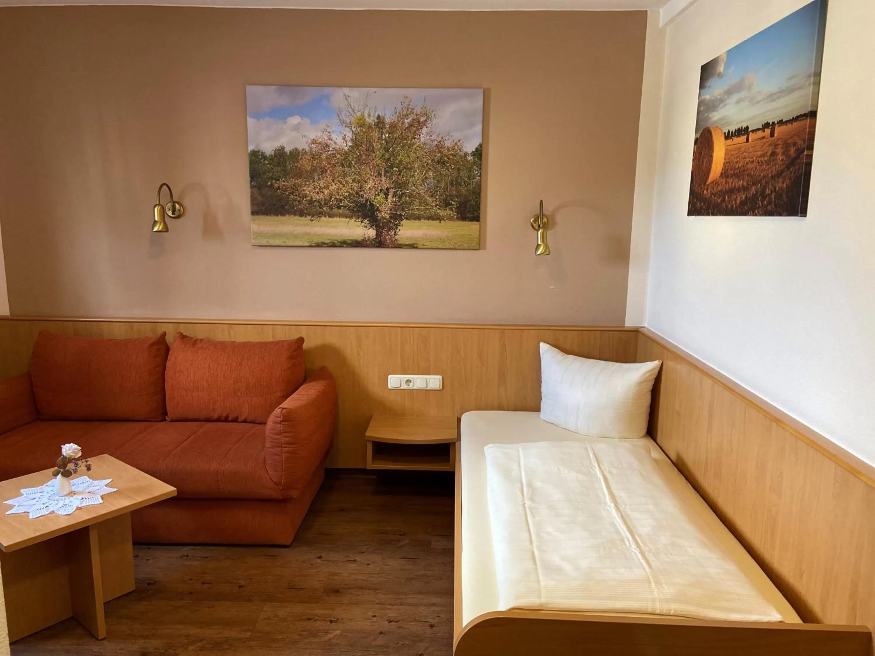 Bathroom, Seating Area in Hotel Bett & Frühstück