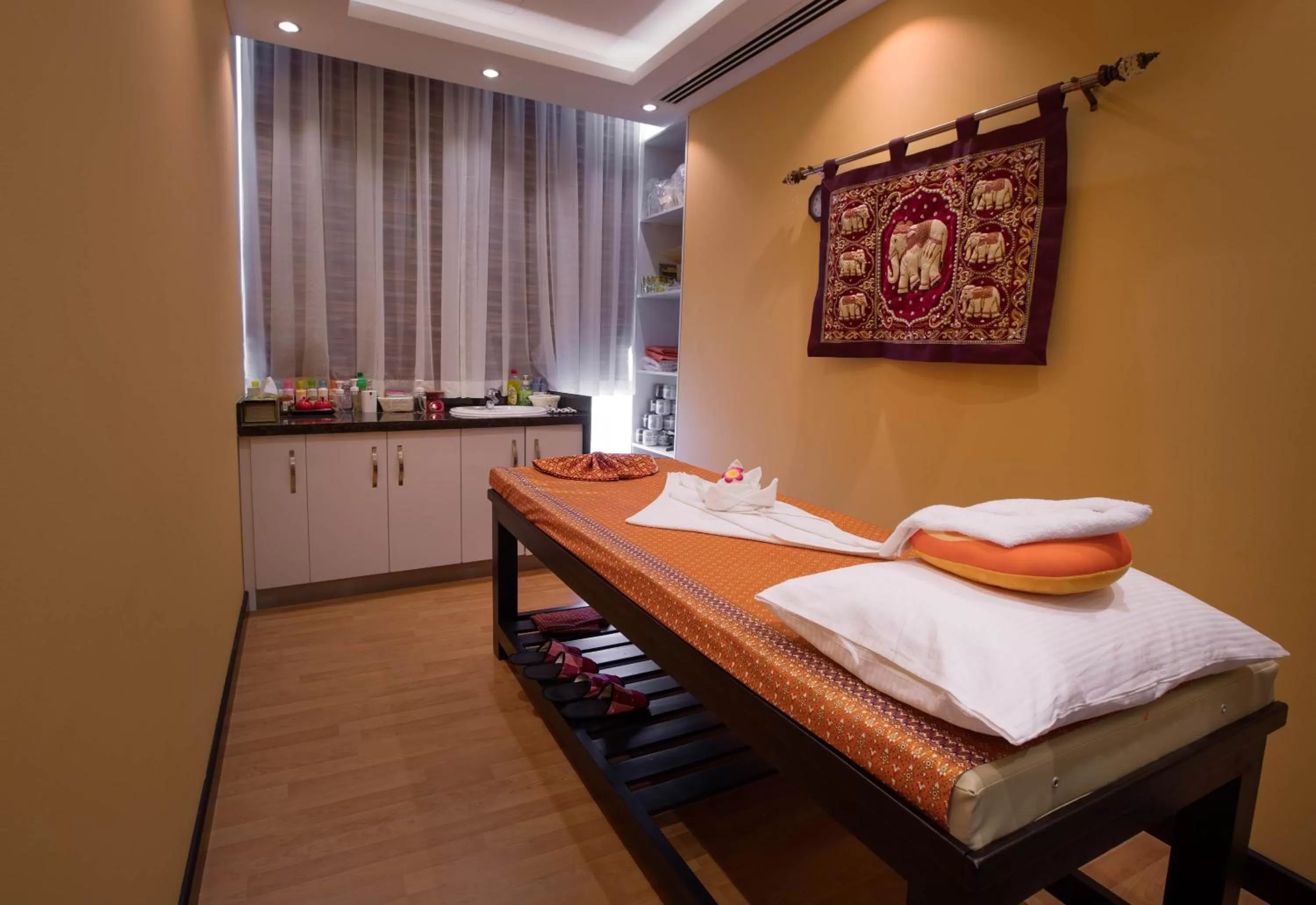 Massage in Orange Suites Hotel
