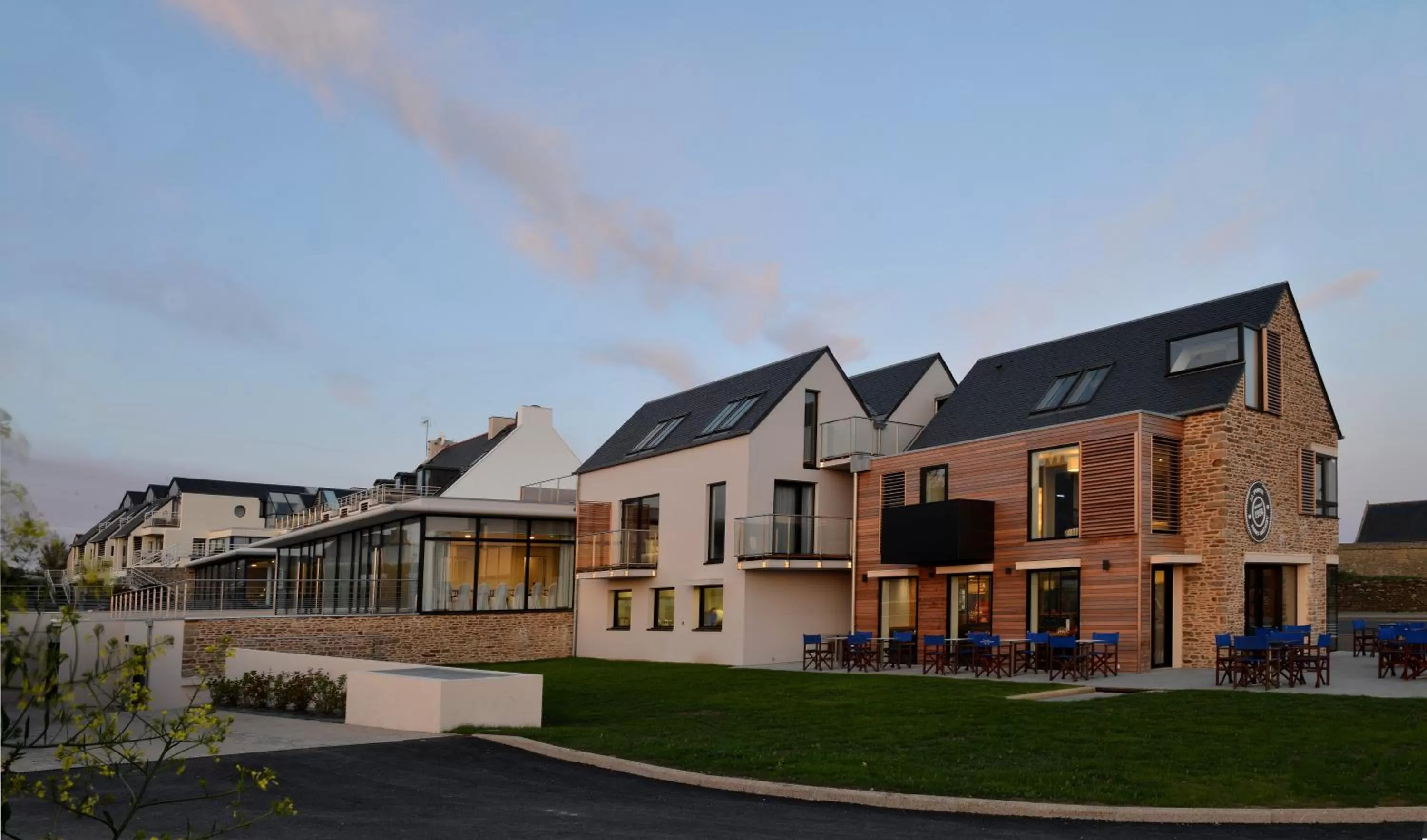 Property building in Hostellerie de la Pointe Saint-Mathieu - SPA & Restaurant