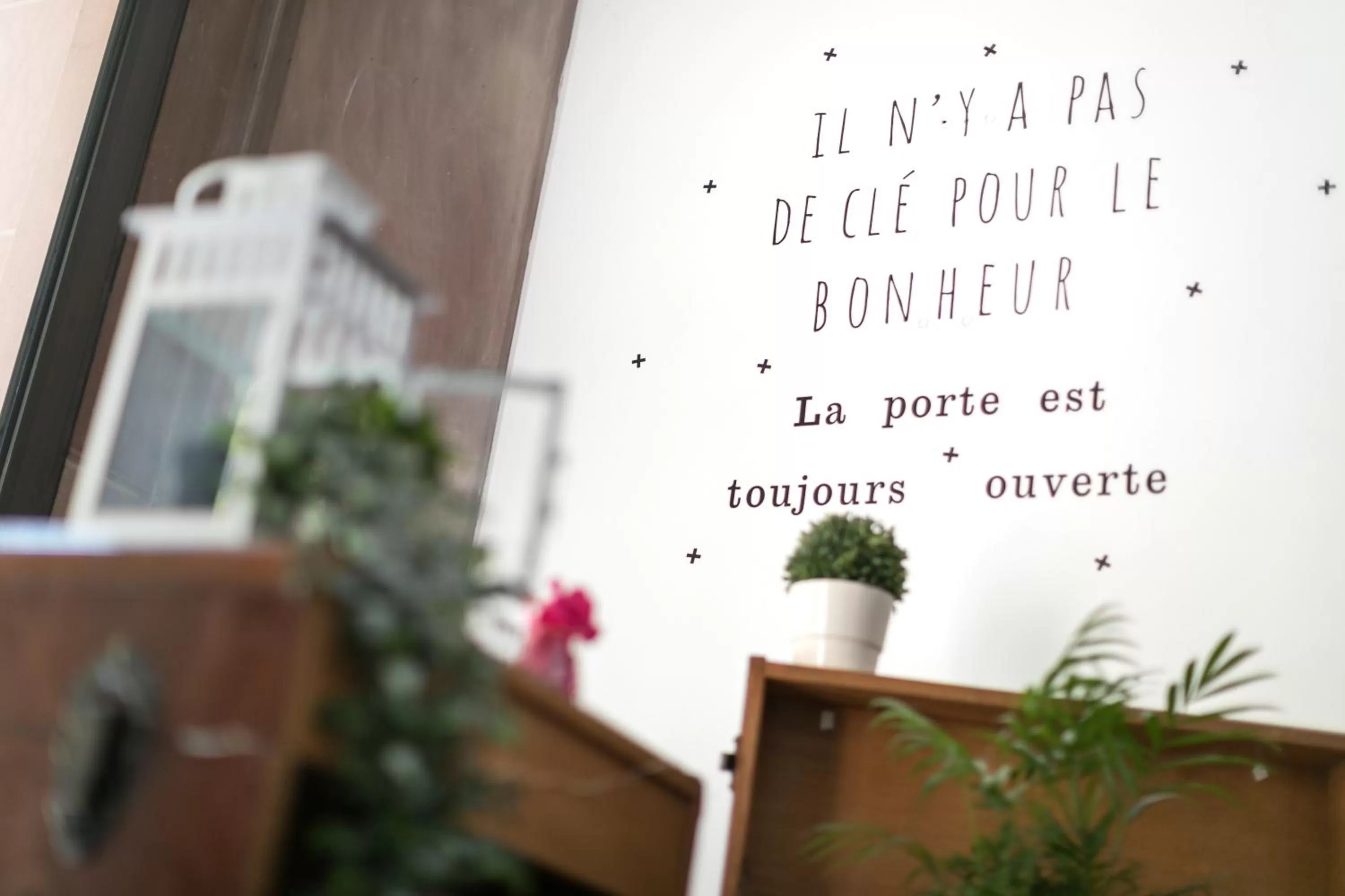 Decorative detail in Hôtel de l'Europe by HappyCulture