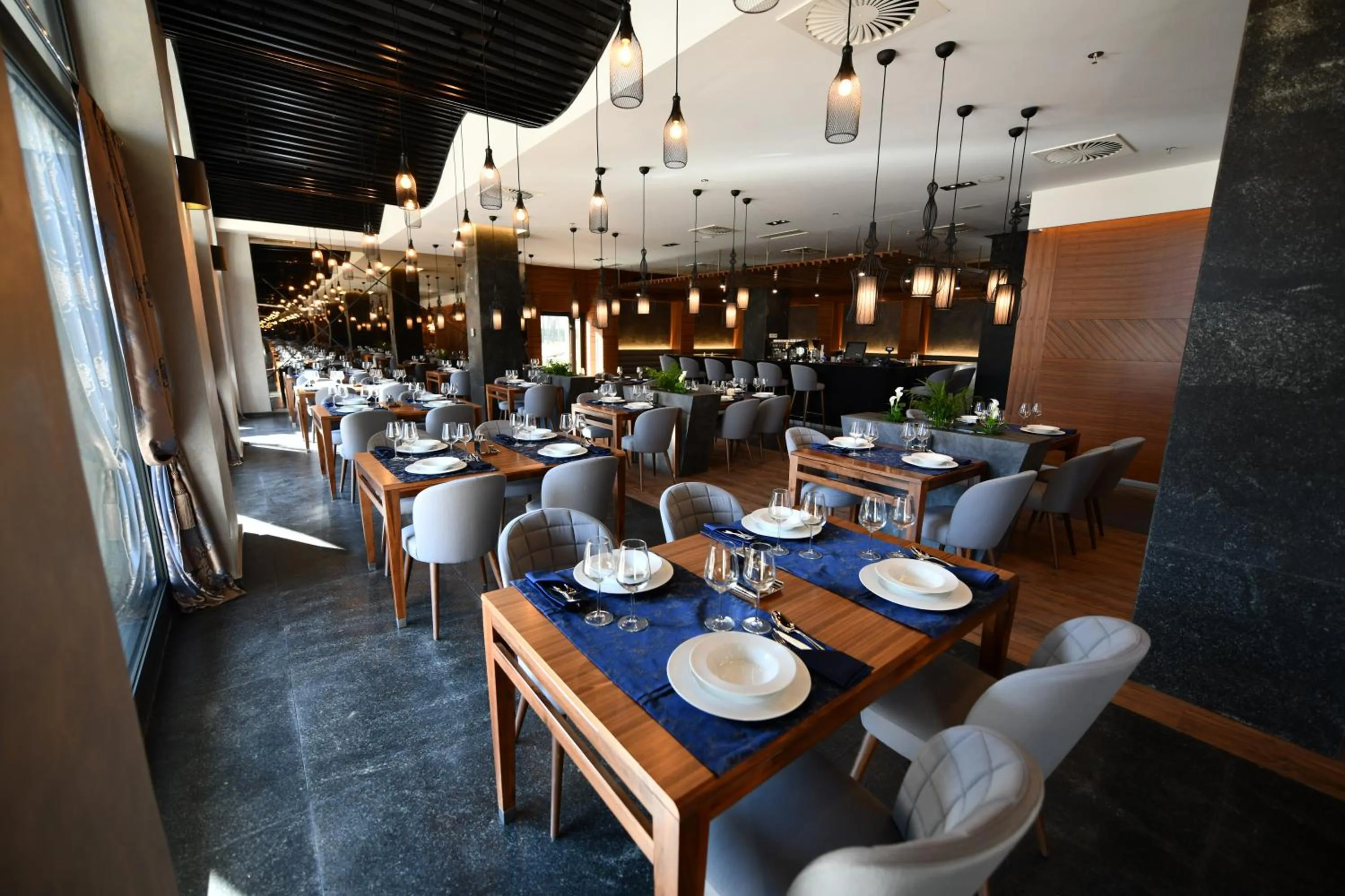 Restaurant/places to eat in Hotel Austria & Bosna