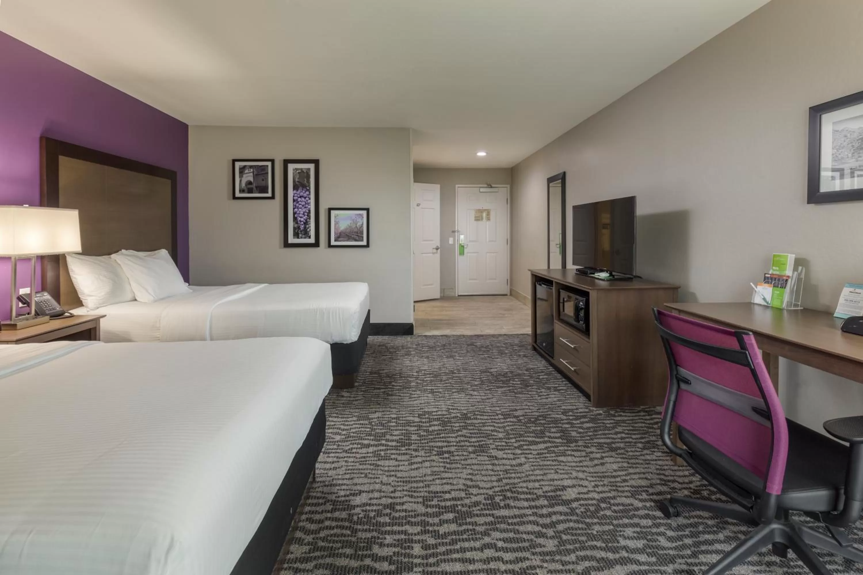 Bed in La Quinta by Wyndham Visalia/Sequoia Gateway