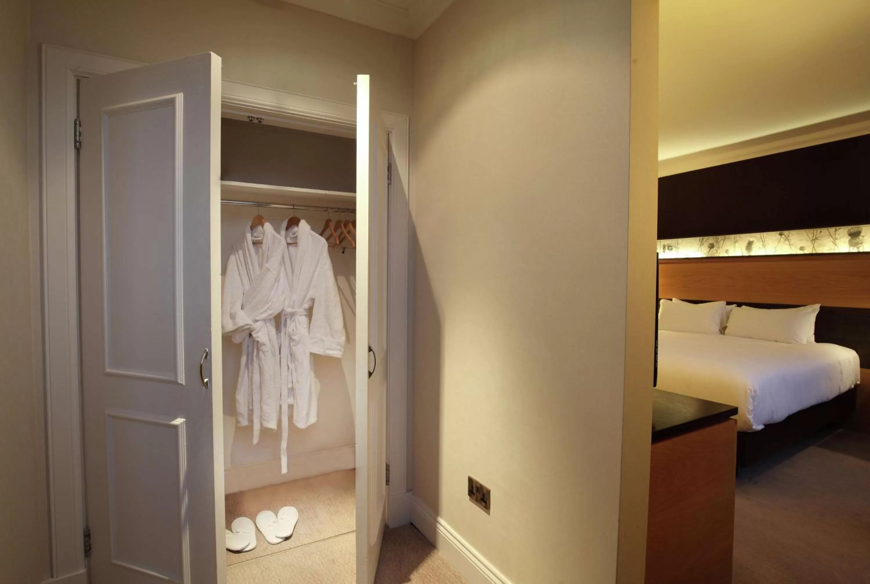 Bed in DoubleTree by Hilton Dunblane Hydro Hotel