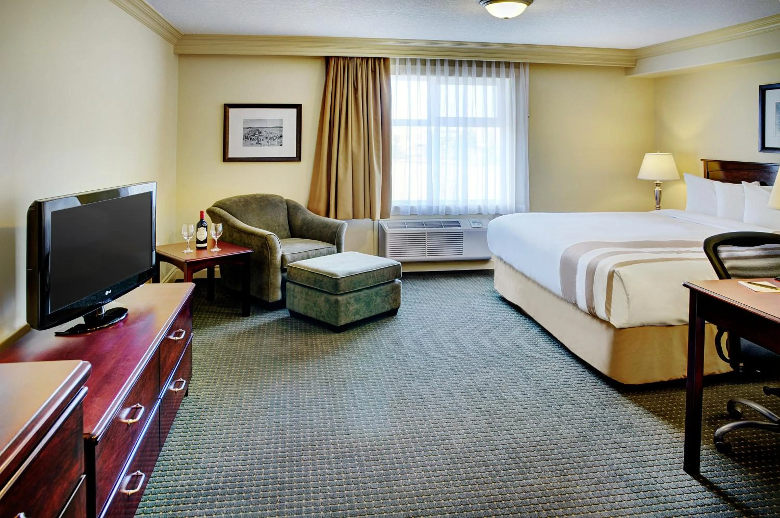 Bed in Chateau Nova Kingsway