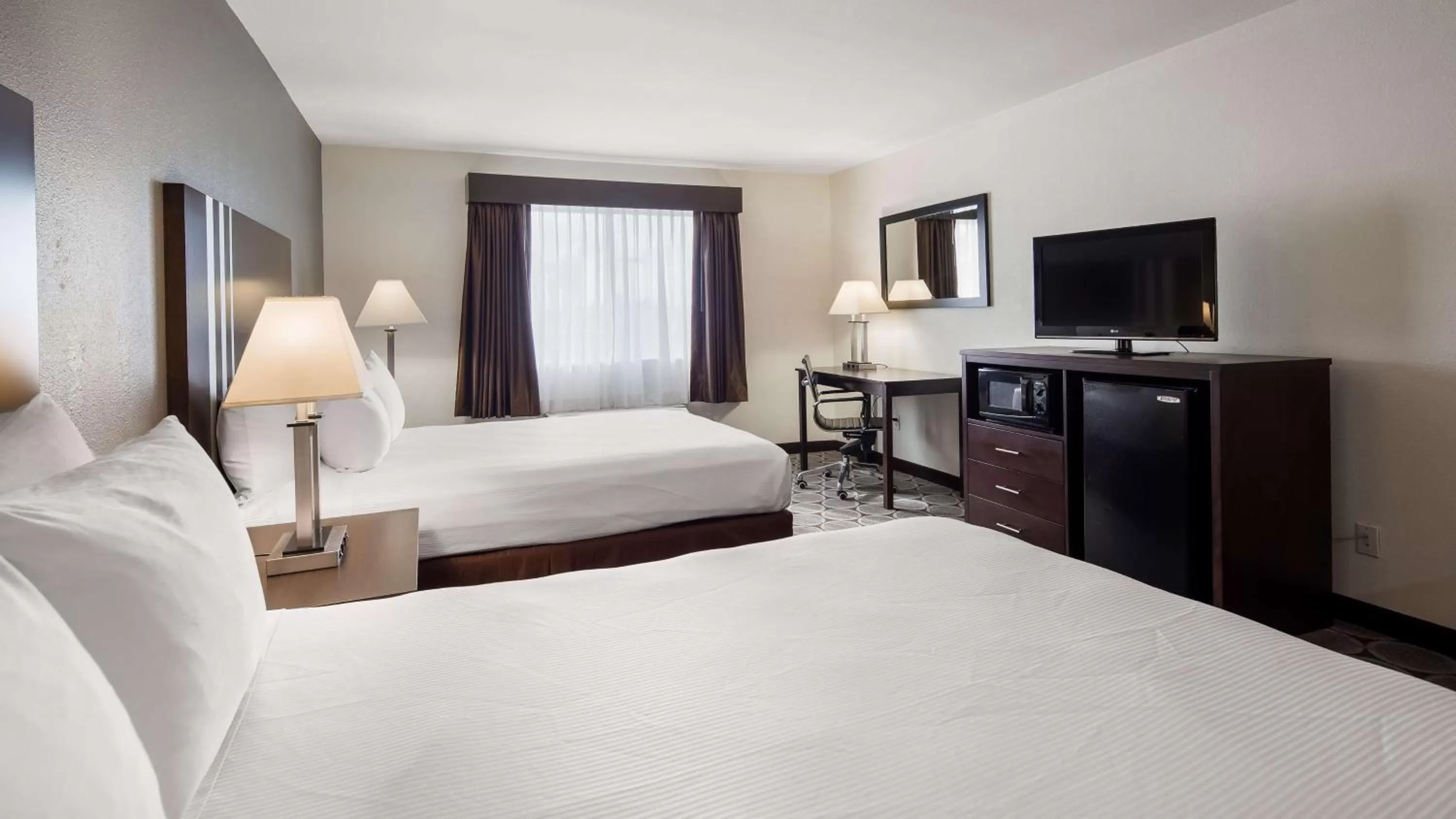 Double Queen Room with Mobility Accessible Roll-In Shower - Non-Smoking in Best Western Pahrump Oasis