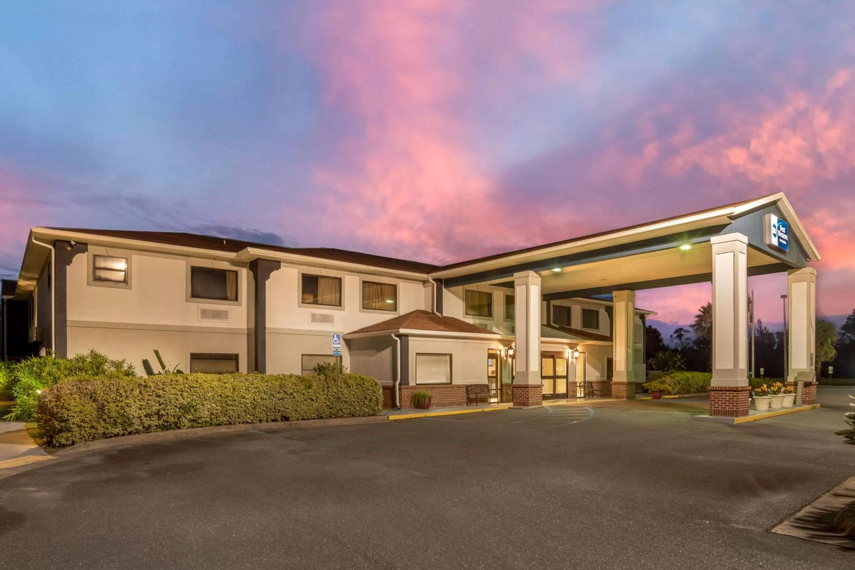 Property building in Best Western Wakulla Inn & Suites